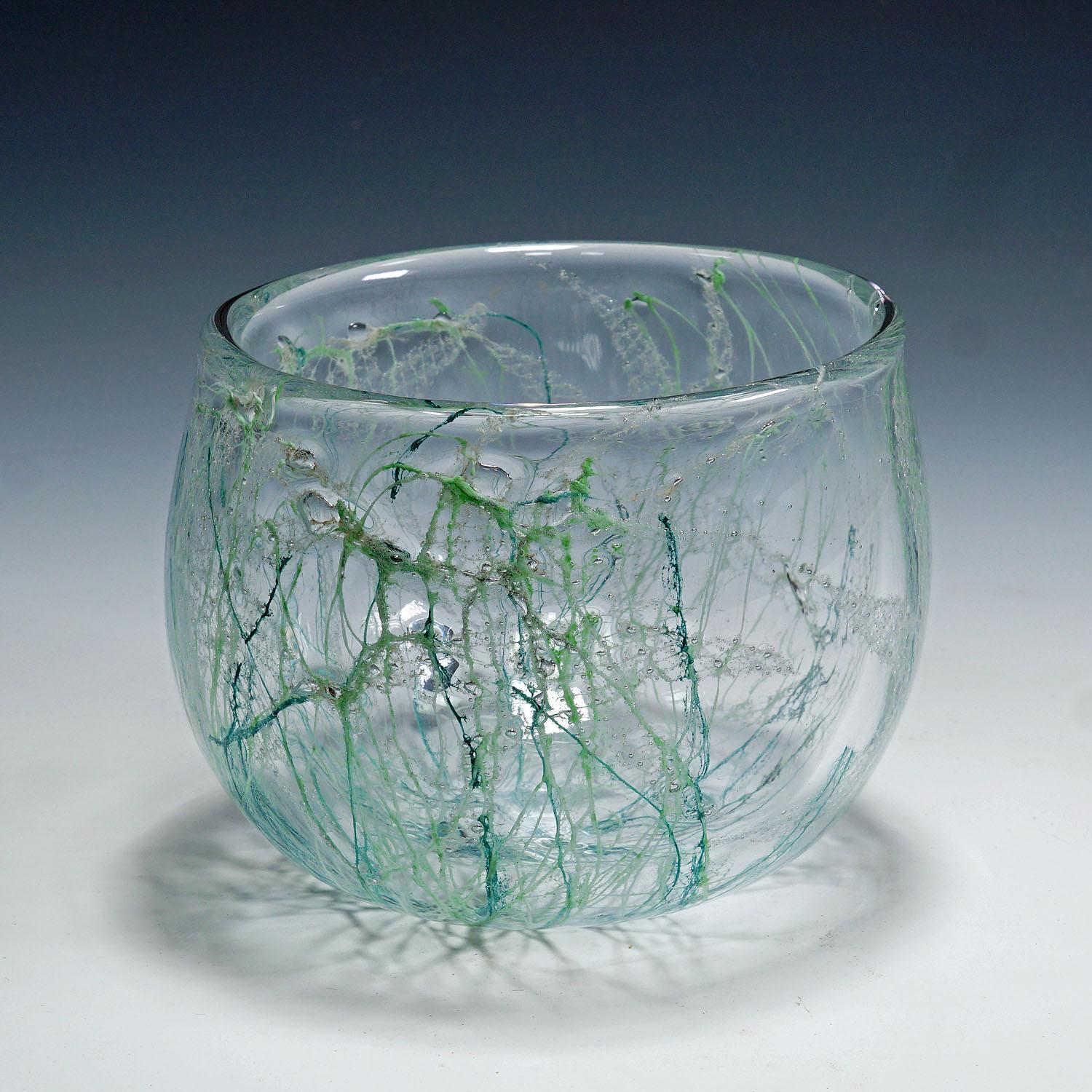 Mid-Century moderno Ciotola Artglass Sjogras di Goran Stroemgren per Art Glassworks Urshult Svezia in vendita