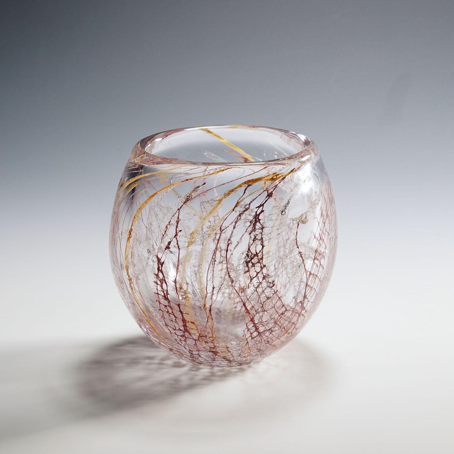 Glaskunst-Vase mit Sjogras von Goran Stroemgren für Art Glassworks Urshult Schweden

Eine seltene 