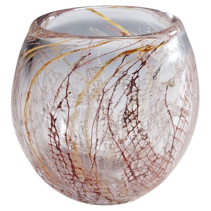 Glaskunst-Vase mit Sjogras von Goran Stroemgren für Art Glassworks Urshult Schweden im Angebot