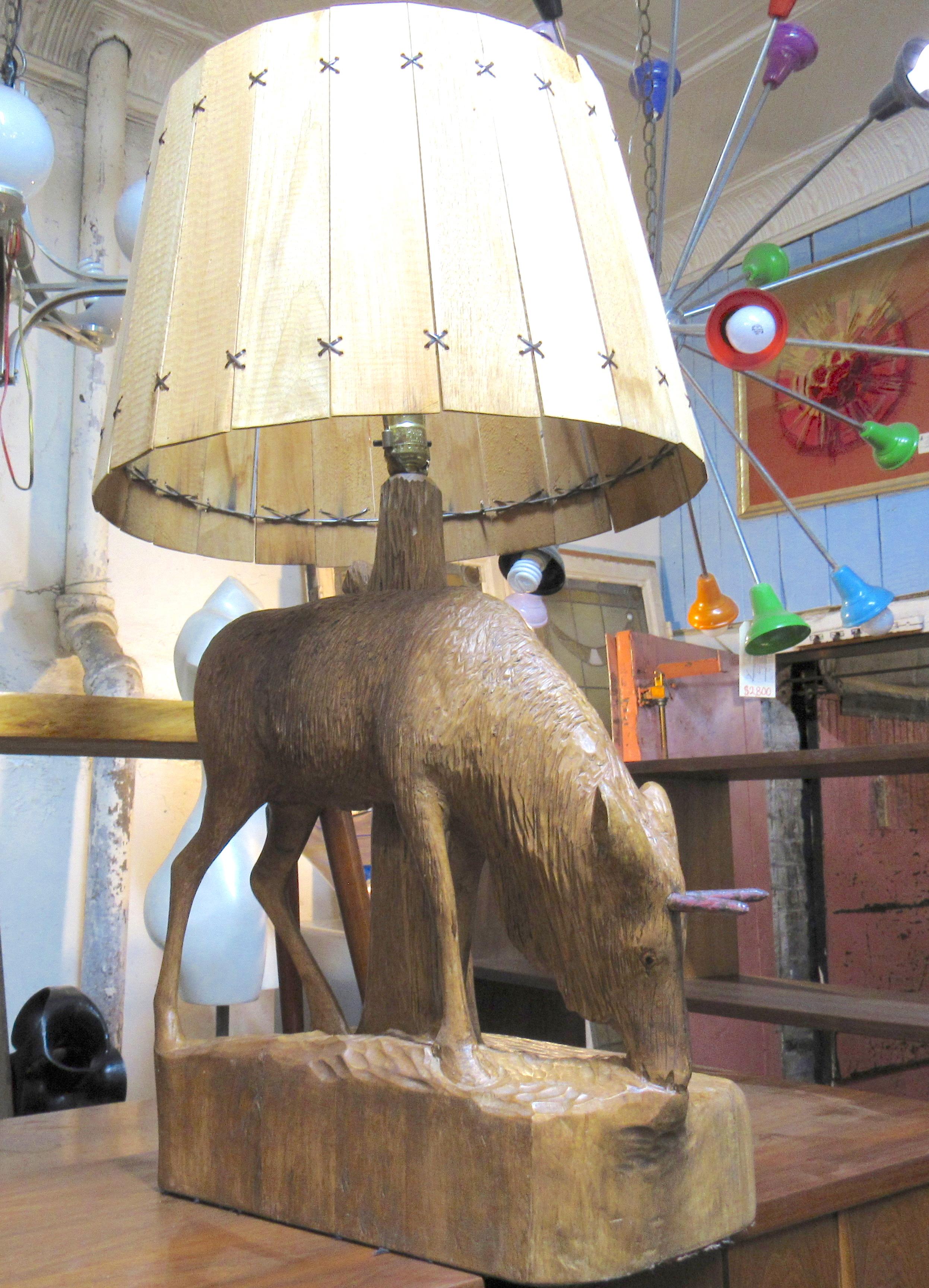 Lampe de table Arthuer Dube en bois sculpté