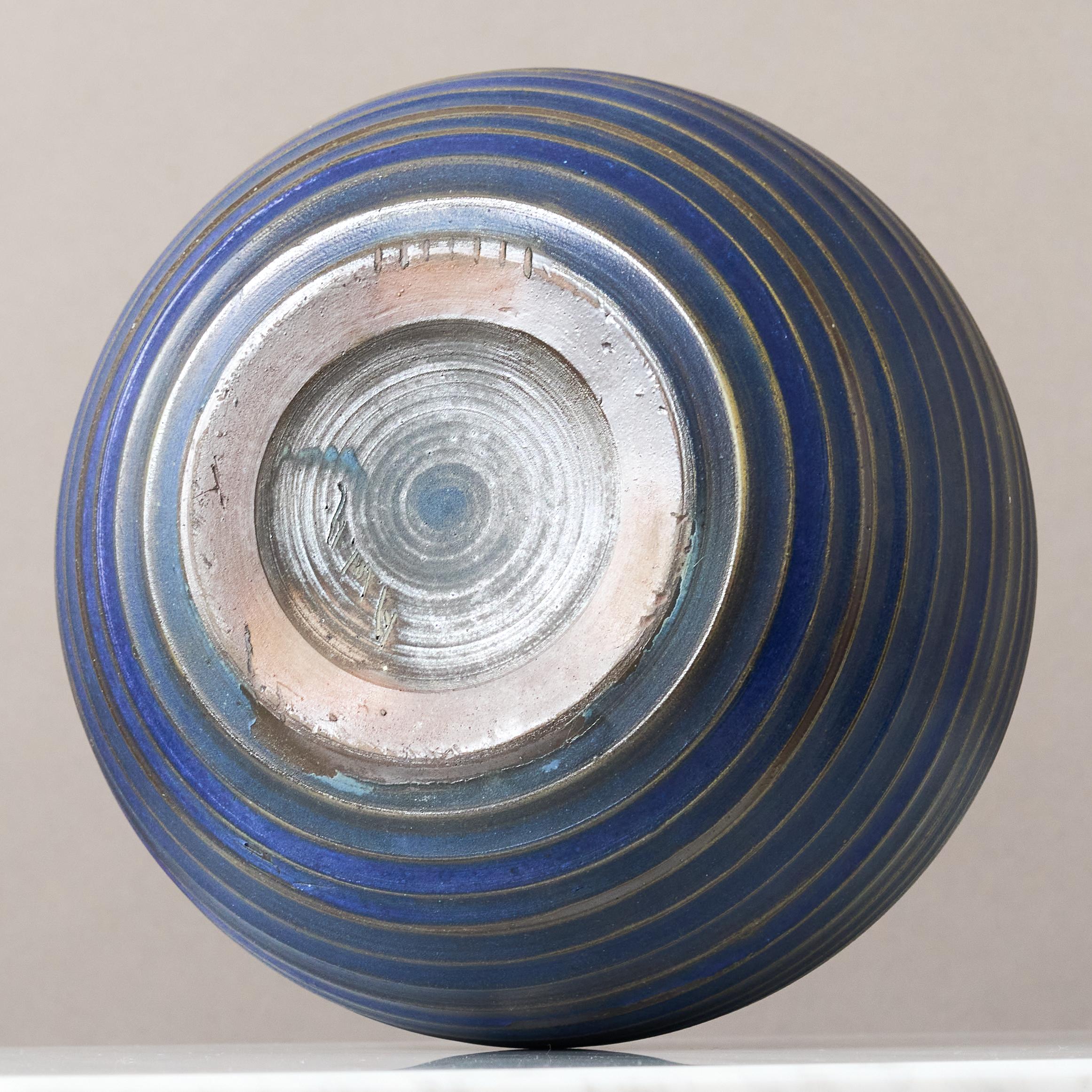 Arthur Andersson Blue Mid-Century Stoneware Globe Vase by Wallakra, Sweden 1950s For Sale 2
