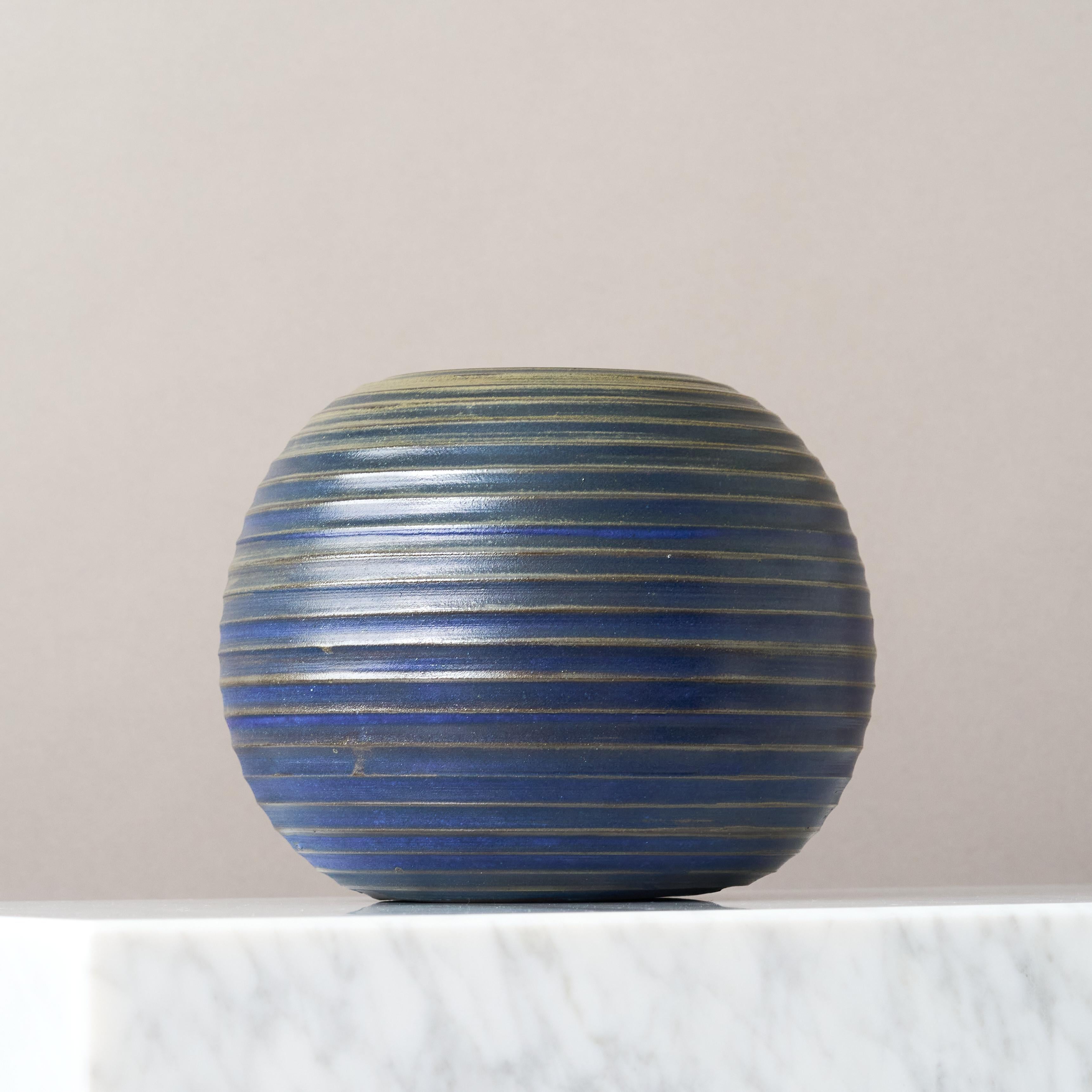 Arthur Andersson Blue Mid-Century Stoneware Globe Vase by Wallakra, Sweden 1950s For Sale 1
