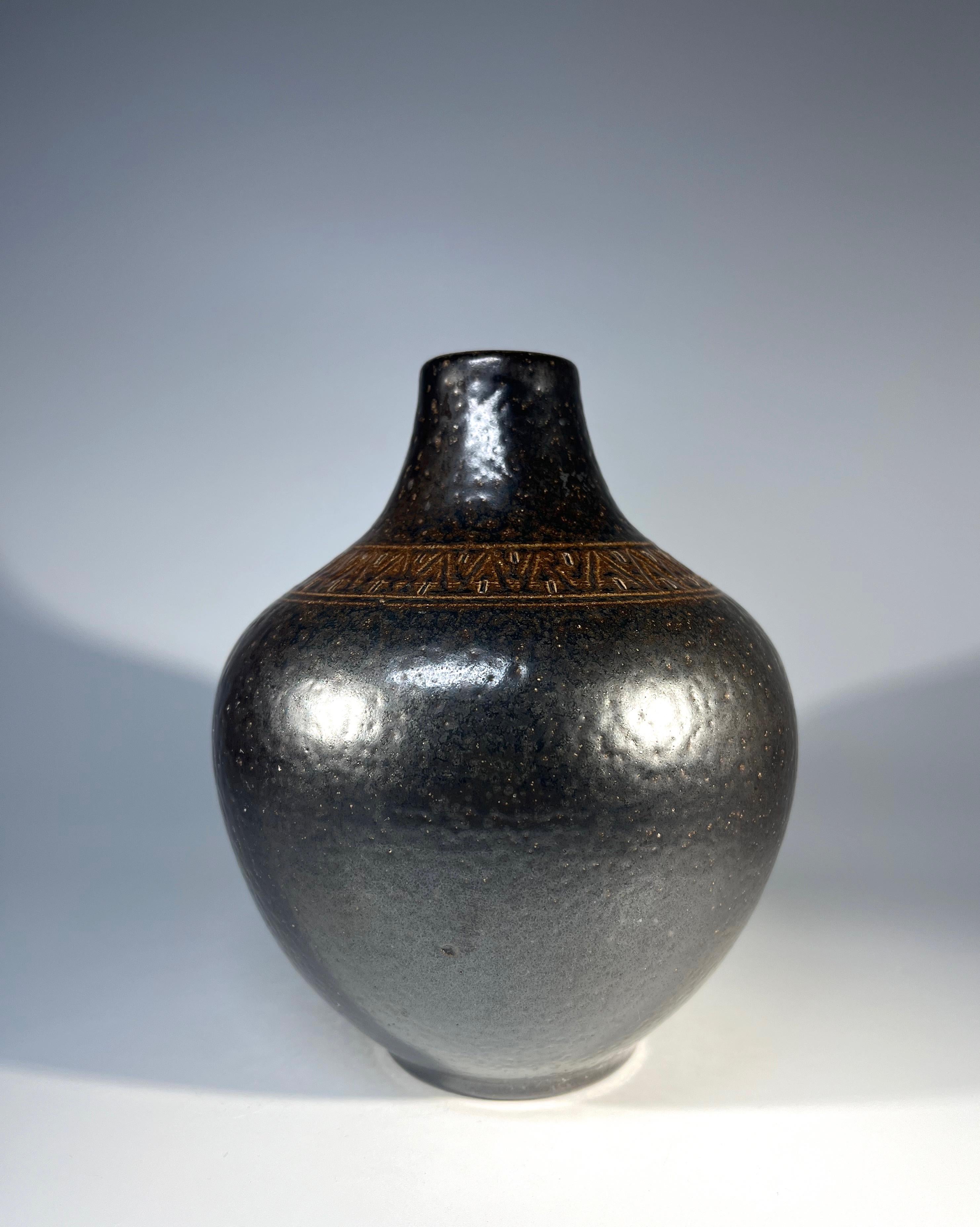 Formidable stoneware vase by Arthur Andersson for Wallåkra of Sweden
Defined shape with an incised collar decoration, orange peel textured dark brown glaze
Circa 1950's
Signed Wallåkra to base
Height 6.75 inch, Diameter 5.5 inch
Excellent