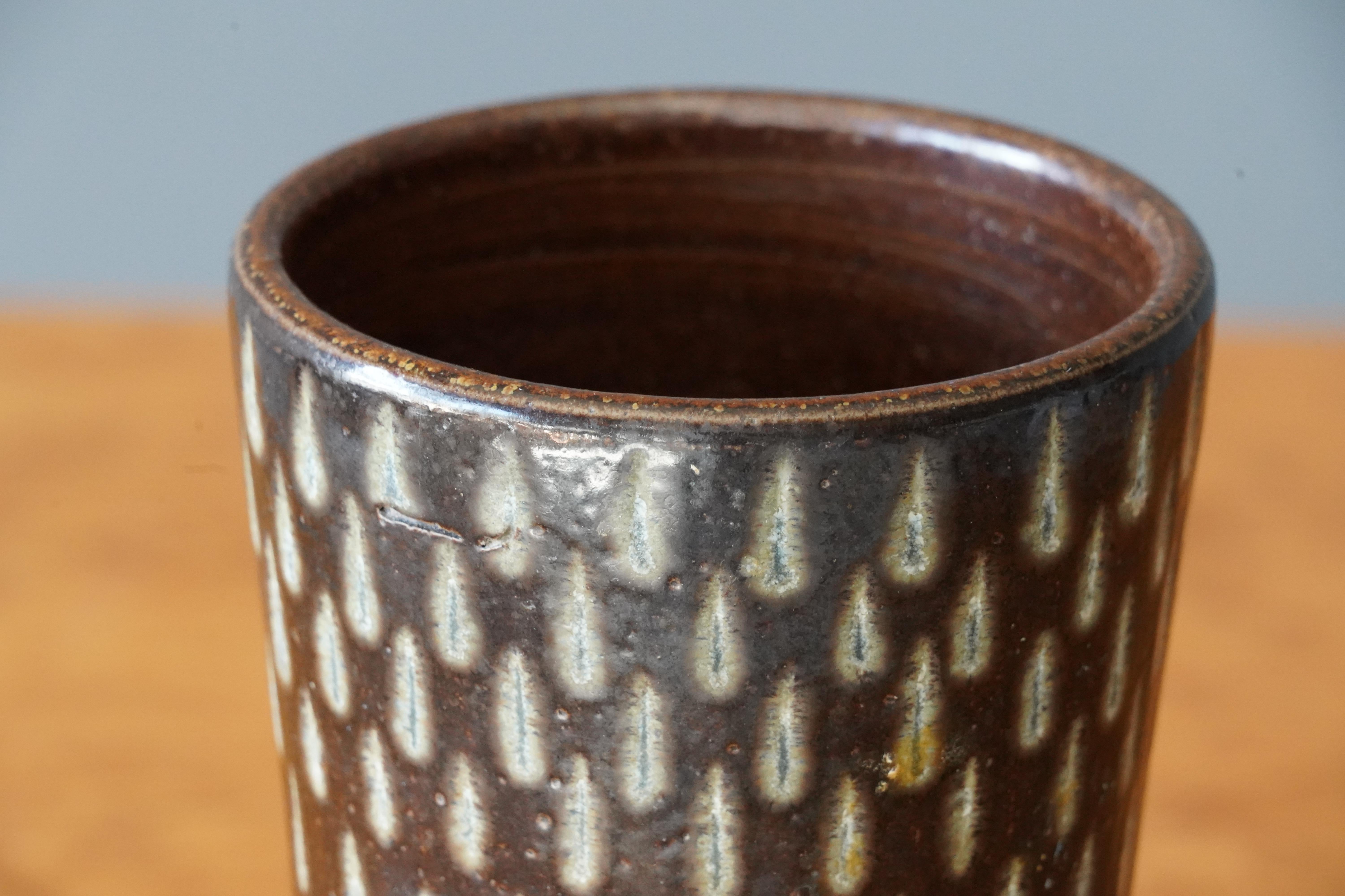 Arthur Andersson, Vase, Brown Yellow Salt Glaze Stoneware Wallåkra, Sweden 1950s In Good Condition In High Point, NC