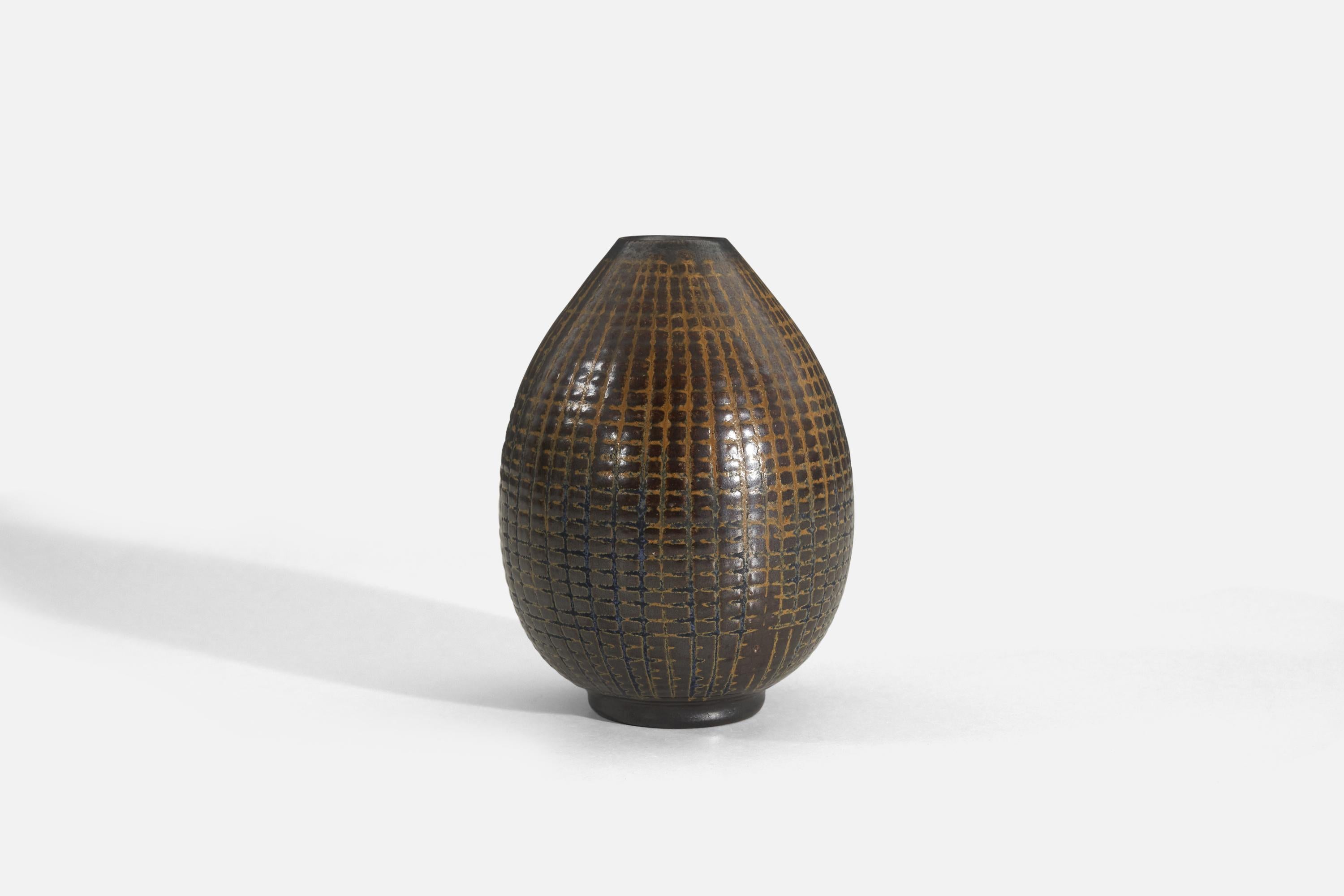 A brown glazed and incised stoneware vase designed by Arthur Andersson, and produced by Wallåkra Keramik, Sweden, 1950s.


 