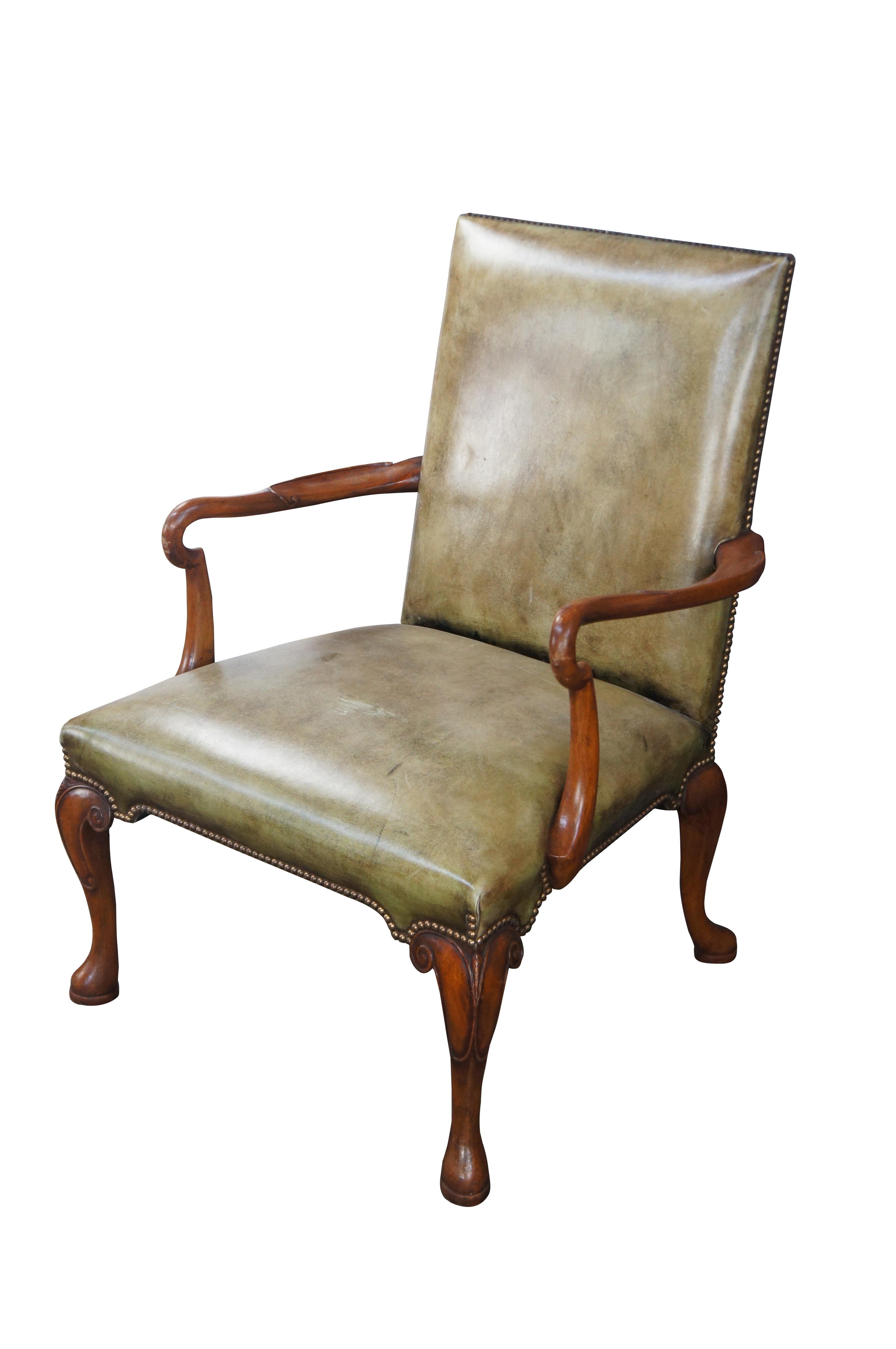 Arthur Brett Englischer Gooseneck-Sessel aus Mahagoni und grünem Leder im georgianischen Stil (Georgian) im Angebot