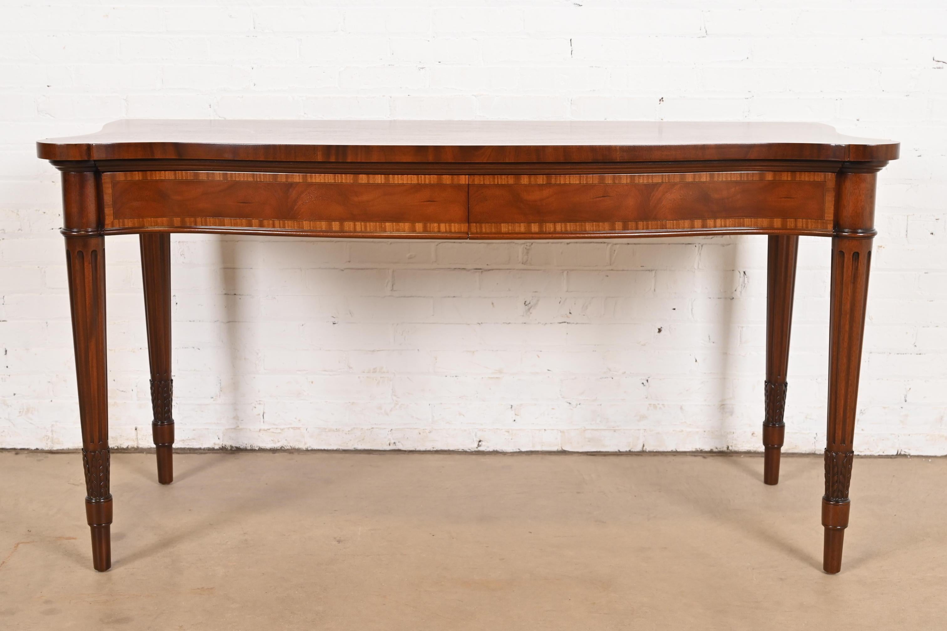 Brett & Sons - credenza inglese Regency Luigi XVI in mogano a serpentina In condizioni buone in vendita a South Bend, IN