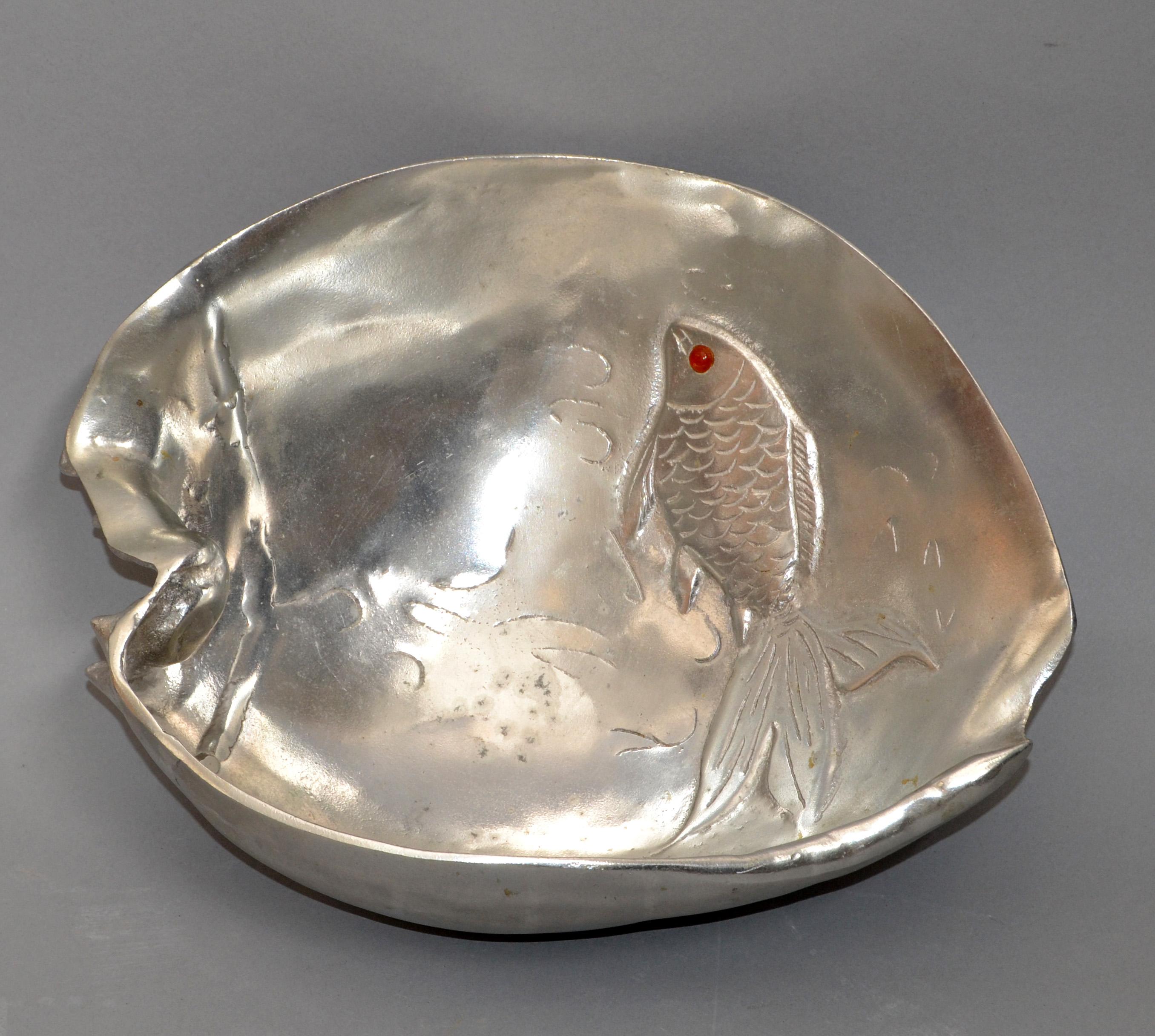 Arthur Court 1977 Nautical Aluminum Koi Fish Footed Shell Bowl Red Carnelian Eye For Sale 7