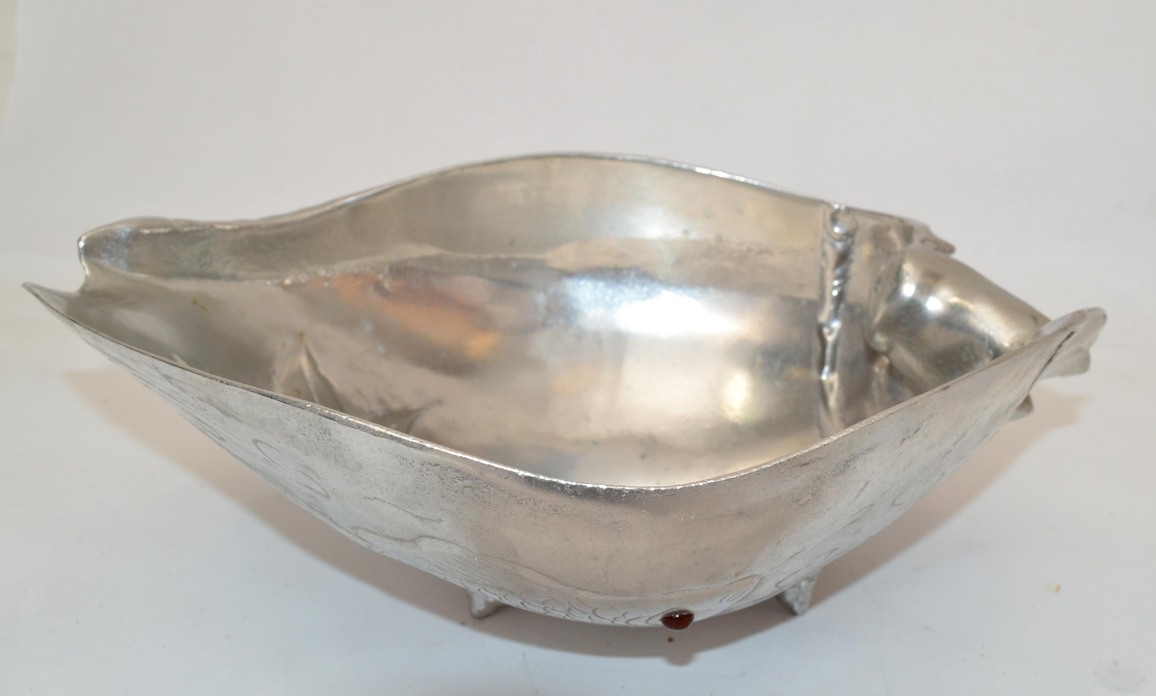 Arthur Court 1977 nautical 12 inches Aluminum Koi Fish Footed Shell Bowl with red Carnelian Eye.
A rare vintage aluminum Arthur Court serving bowl in the shape of a seashell with polished red stone eye. Scale-like decoration incised across