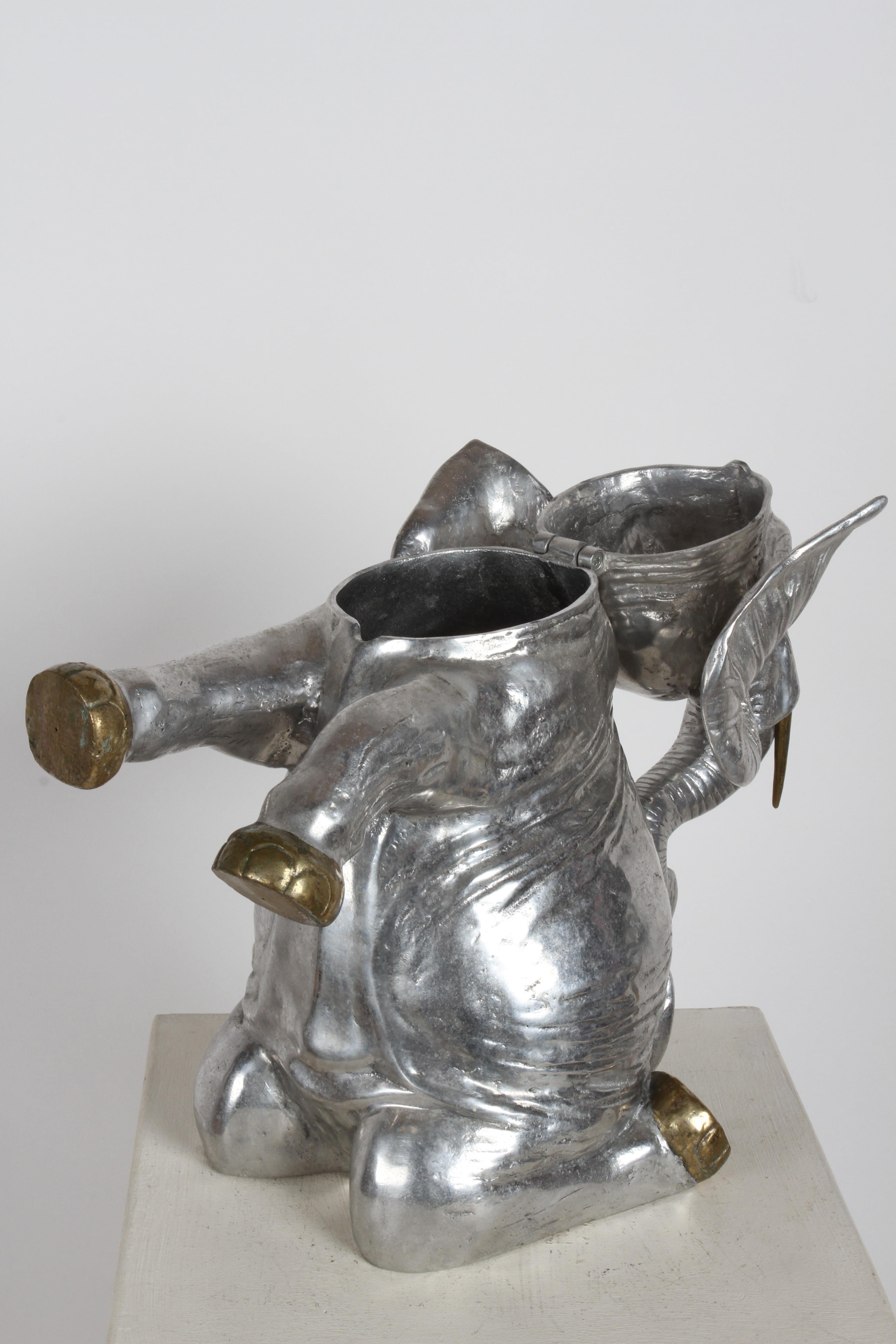 Enfriador de champán elefante de aluminio y latón firmado por Arthur Court en los años 80 en venta 9