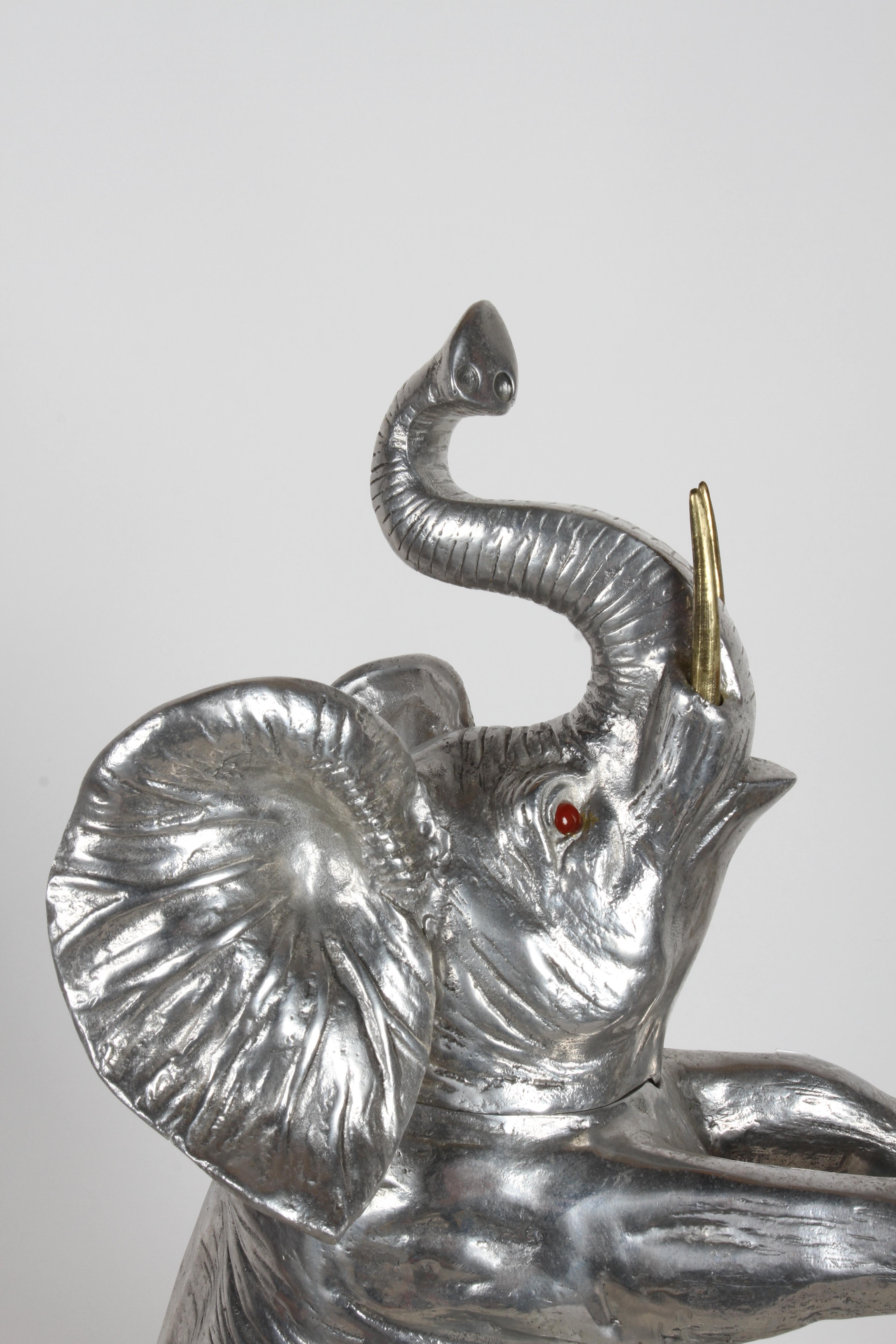 Arthur Court, Champagner-/Weinkühler mit Elefantenmotiv aus Aluminium und Messing, signiert, 1980er Jahre (Ende des 20. Jahrhunderts) im Angebot