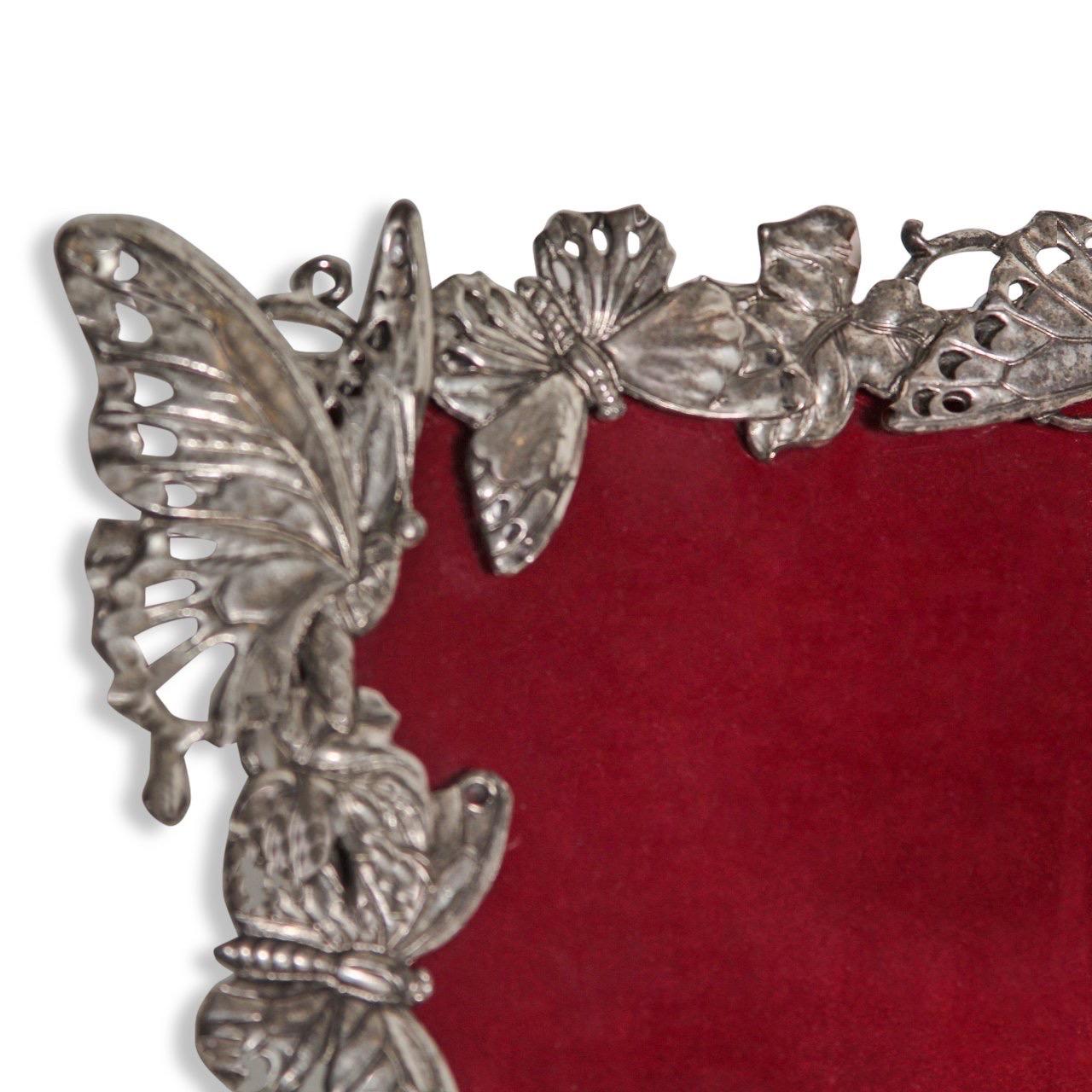 Arthur Court butterfly picture frame.

Features a cast aluminum frame decorated with butterflies and foliage. Removable back with stand. Signed with stamped mark.

Frame measures 8.5” H x 6.5” W; photo area is 5” x 7.”.