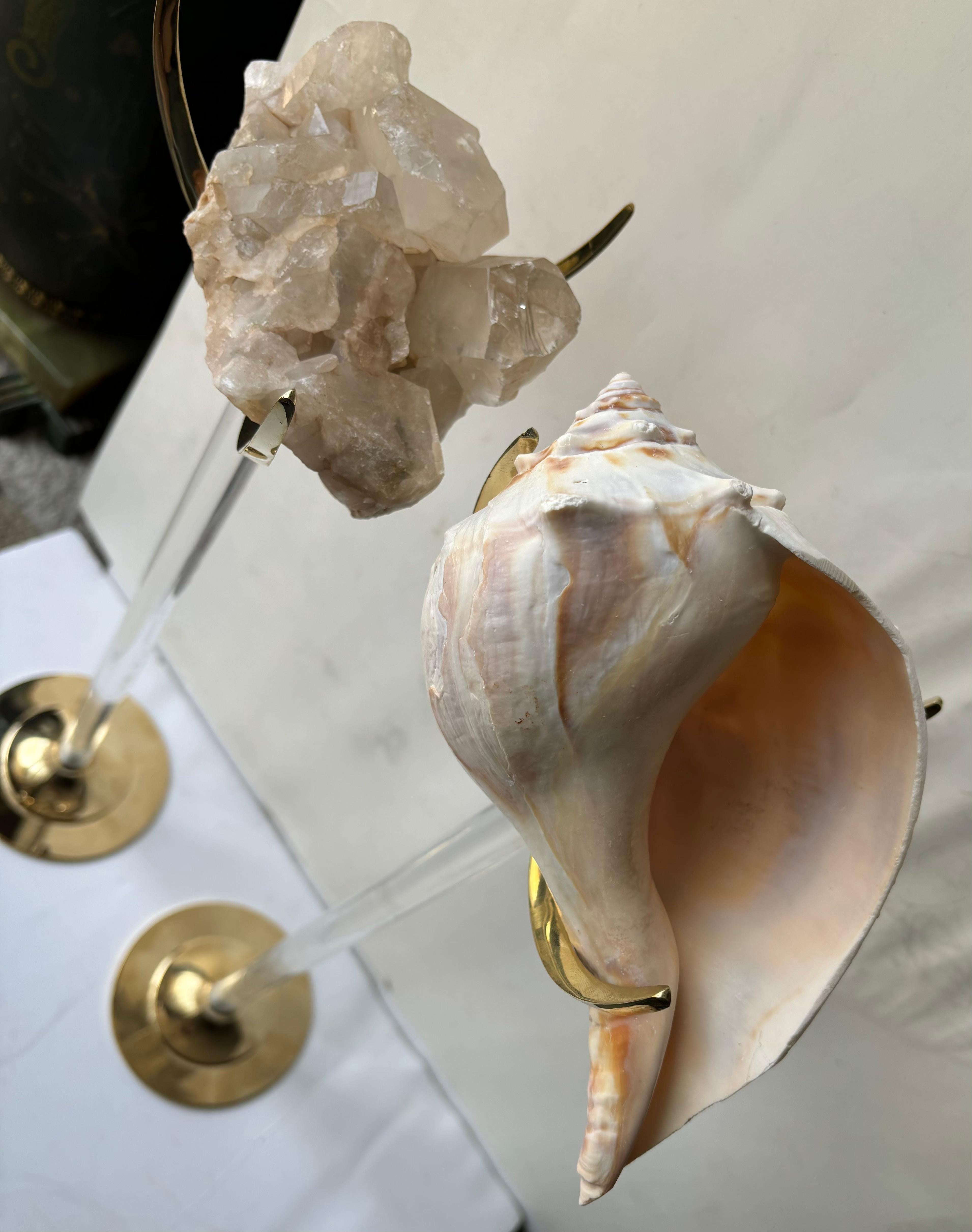 Americano Arthur Court raro  coppia di portaoggetti in ottone e lucite con campioni . in vendita