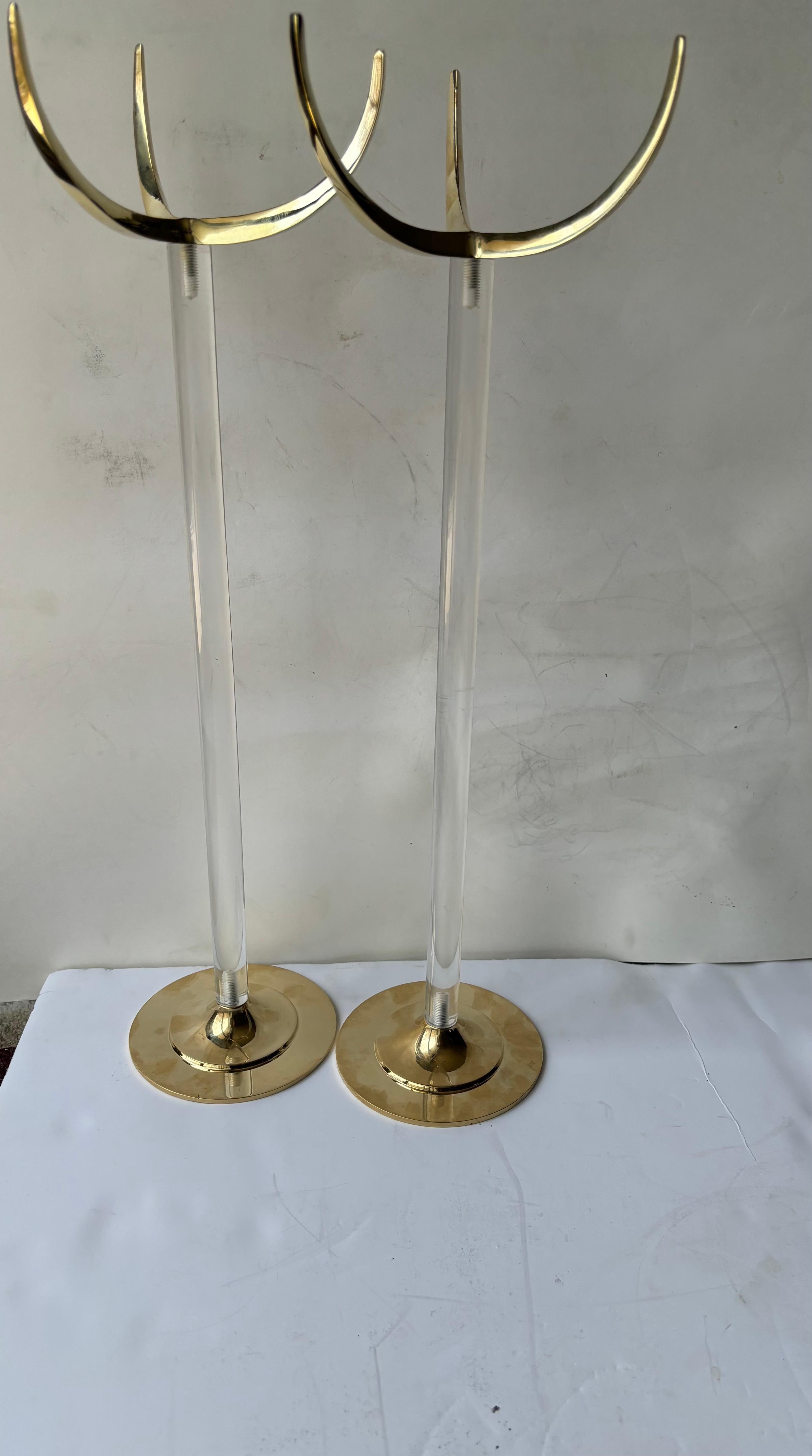 Oggetti in metallo Arthur Court raro  coppia di portaoggetti in ottone e lucite con campioni . in vendita