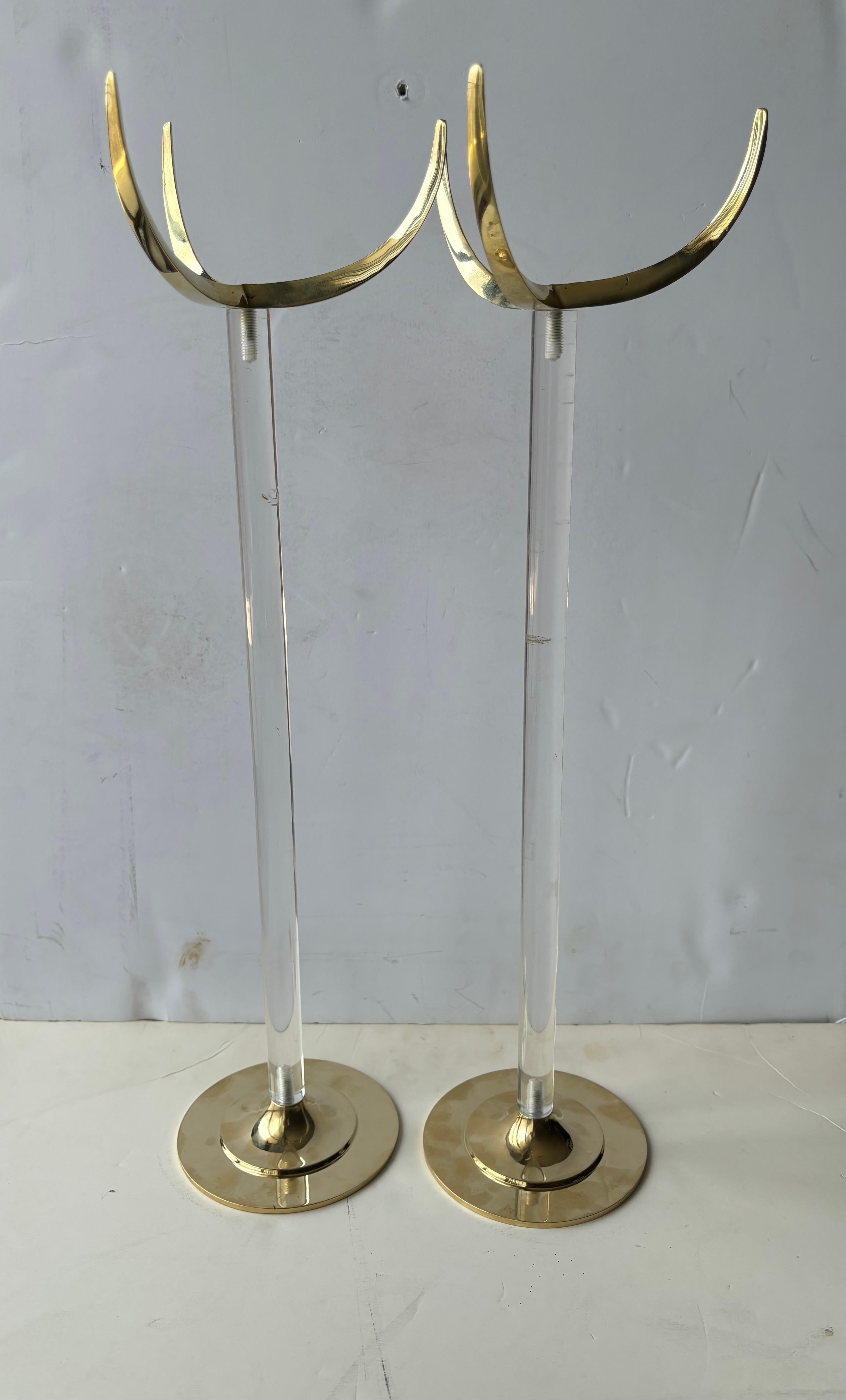 Arthur Court raro  coppia di portaoggetti in ottone e lucite con campioni . In condizioni buone in vendita a Los Angeles, CA