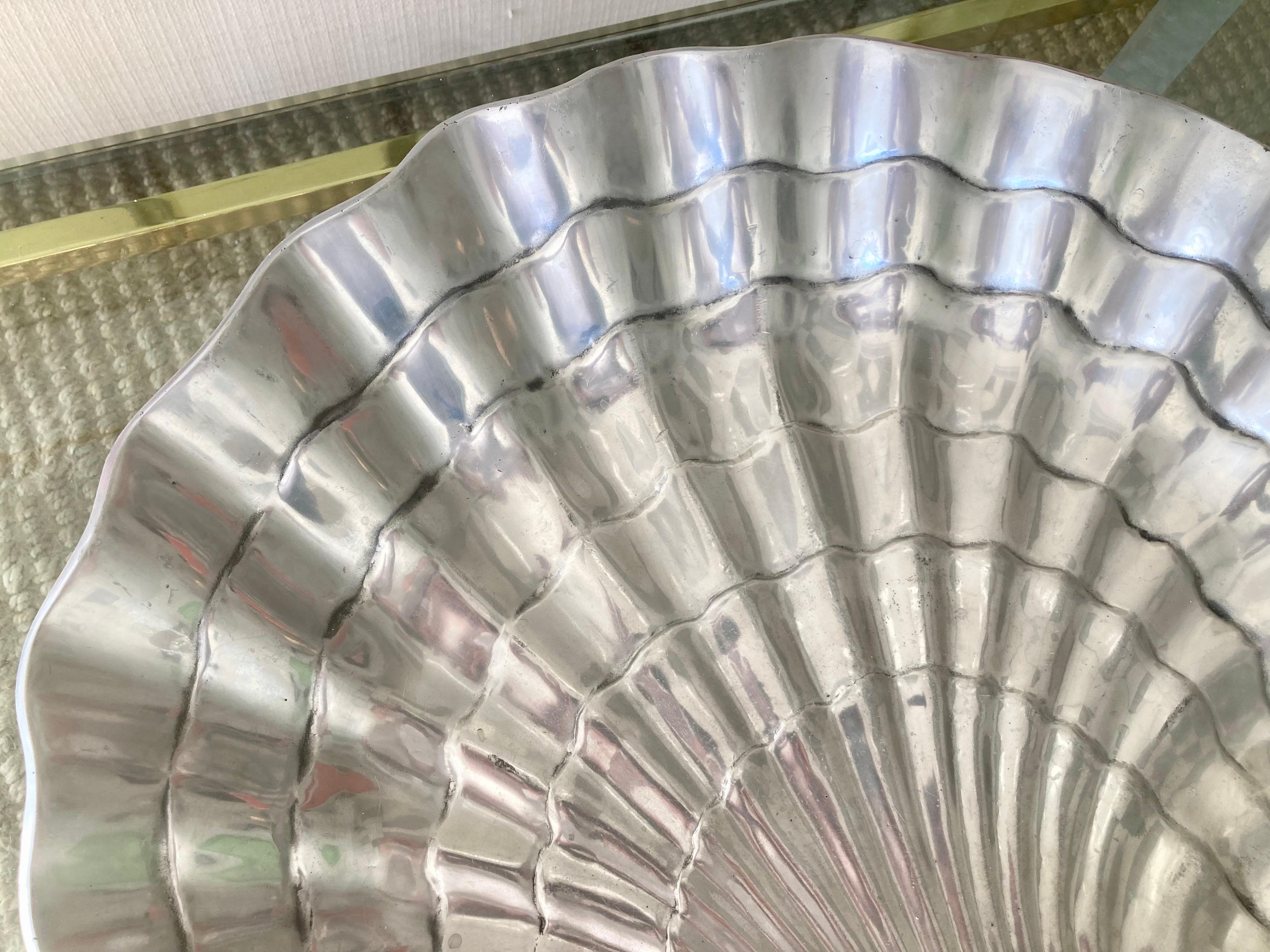 Aluminium Grand bol en coquillage de style Arthur Court - 2 en vente