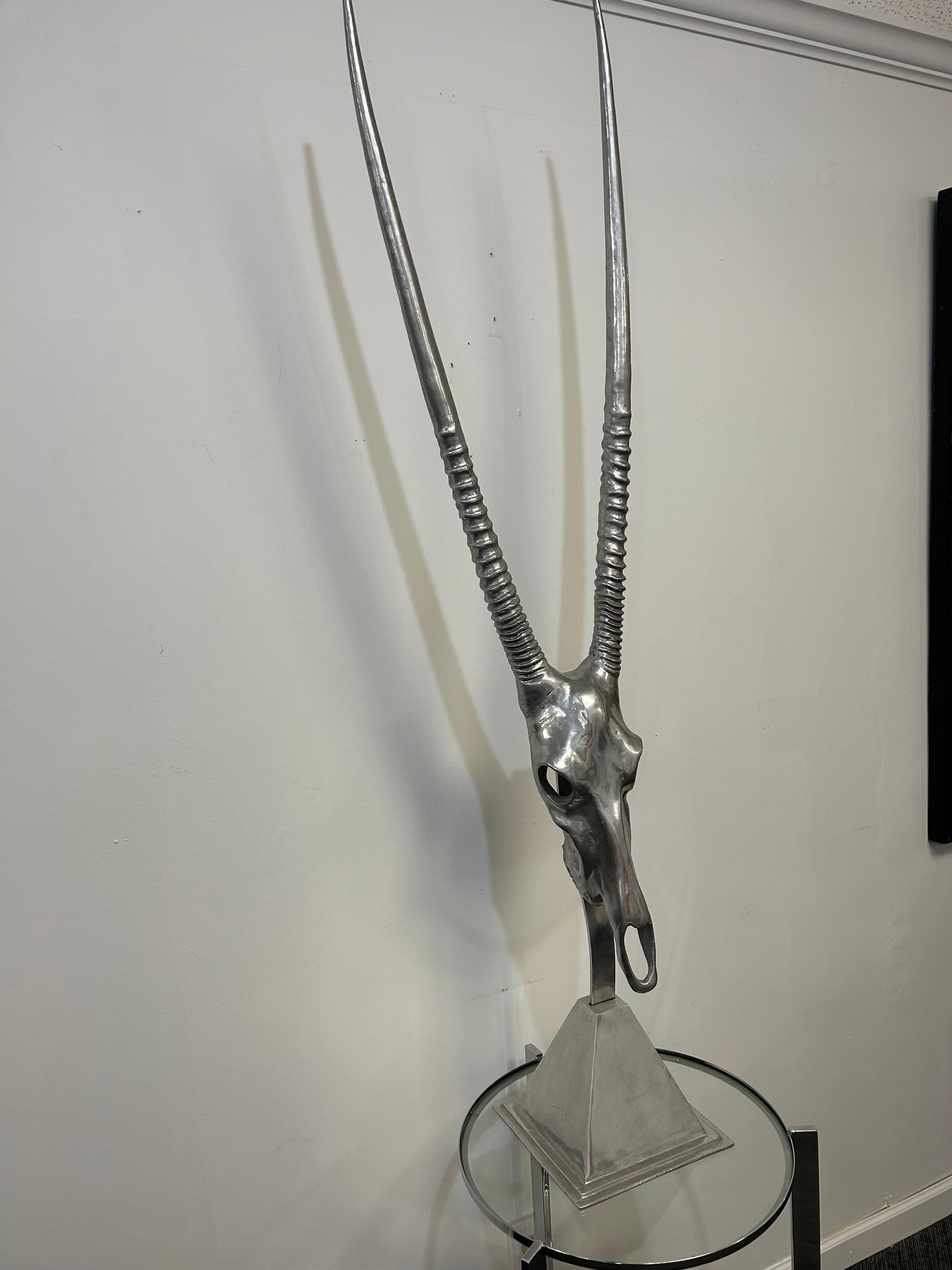 Arthur Court, hohe Aluminiumskulptur eines  gazelle im Angebot 4