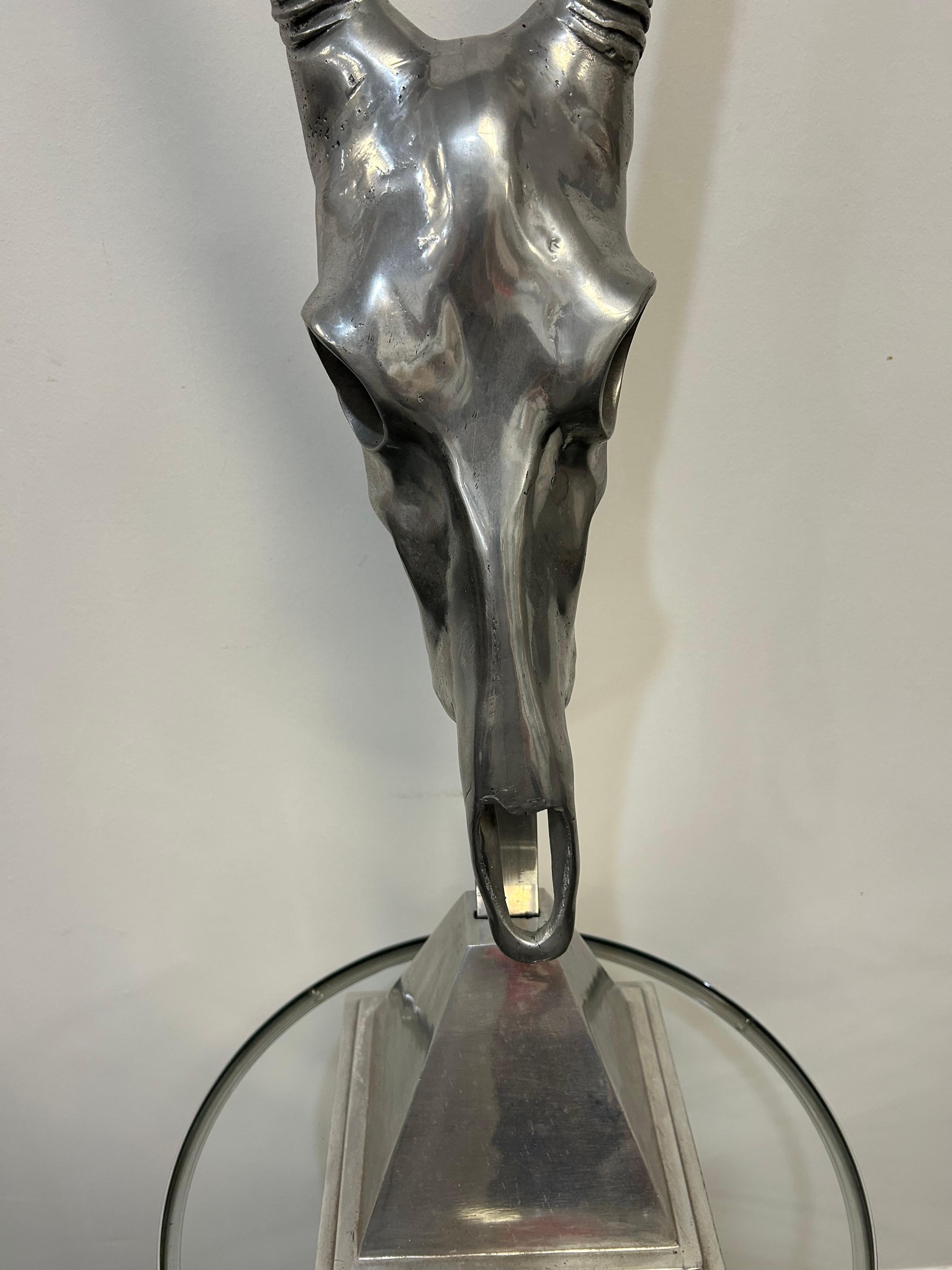 Arthur Court, hohe Aluminiumskulptur eines  gazelle im Angebot 5