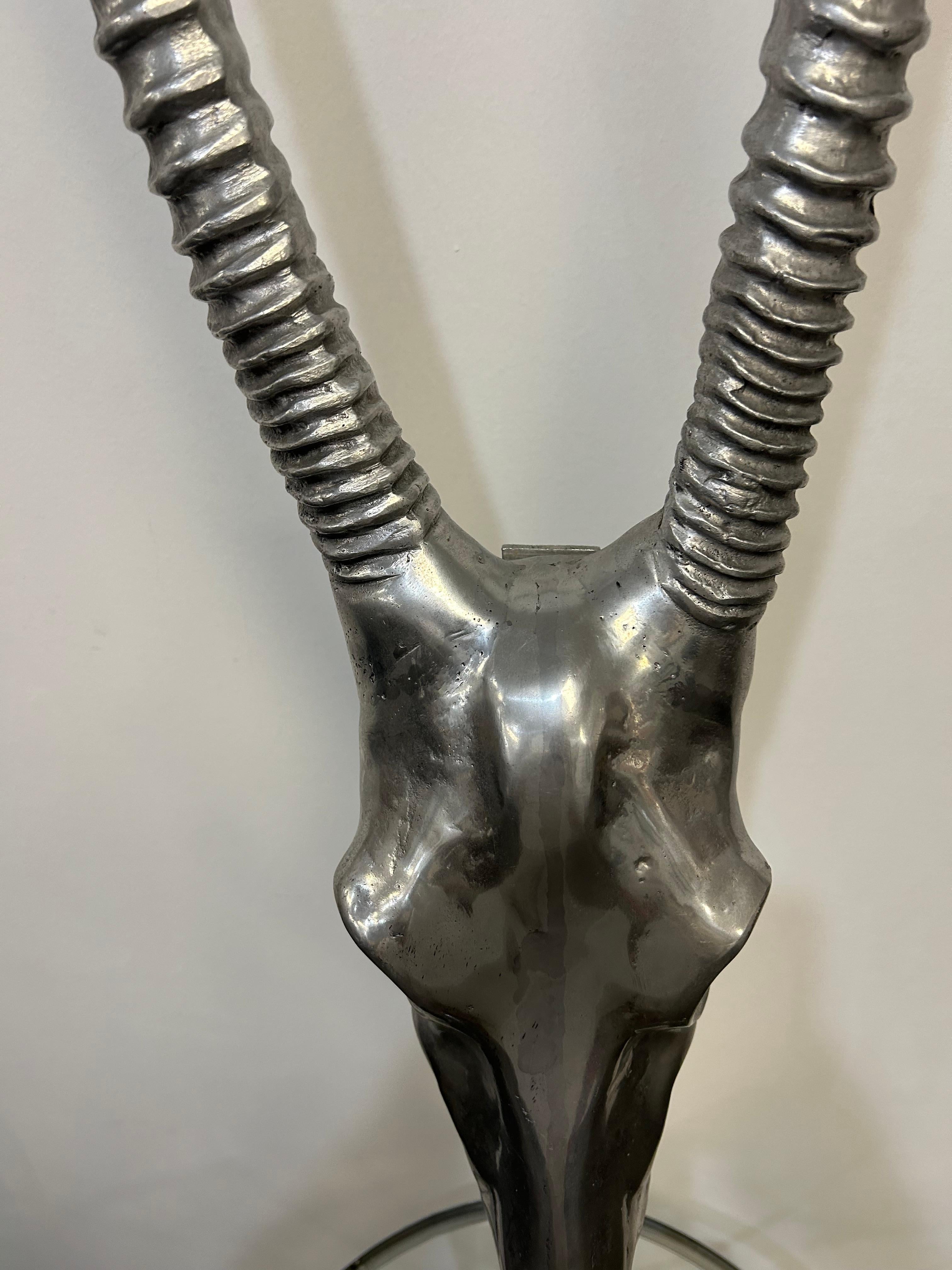 Arthur Court, hohe Aluminiumskulptur eines  gazelle (20. Jahrhundert) im Angebot