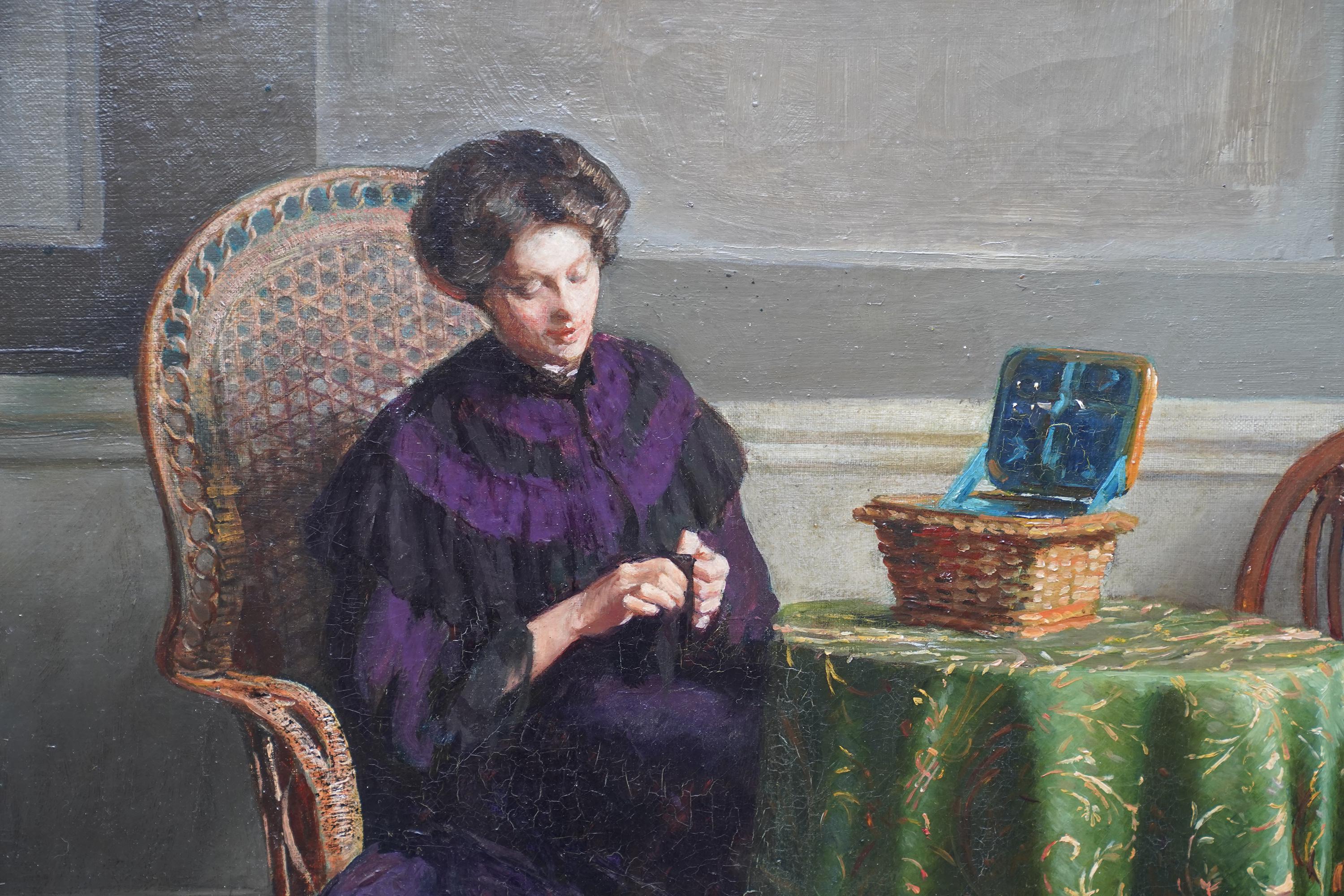 Deux mondes - peinture à l'huile figurative d'intérieur édouardienne britannique - Marron Portrait Painting par Arthur Croft Mitchell