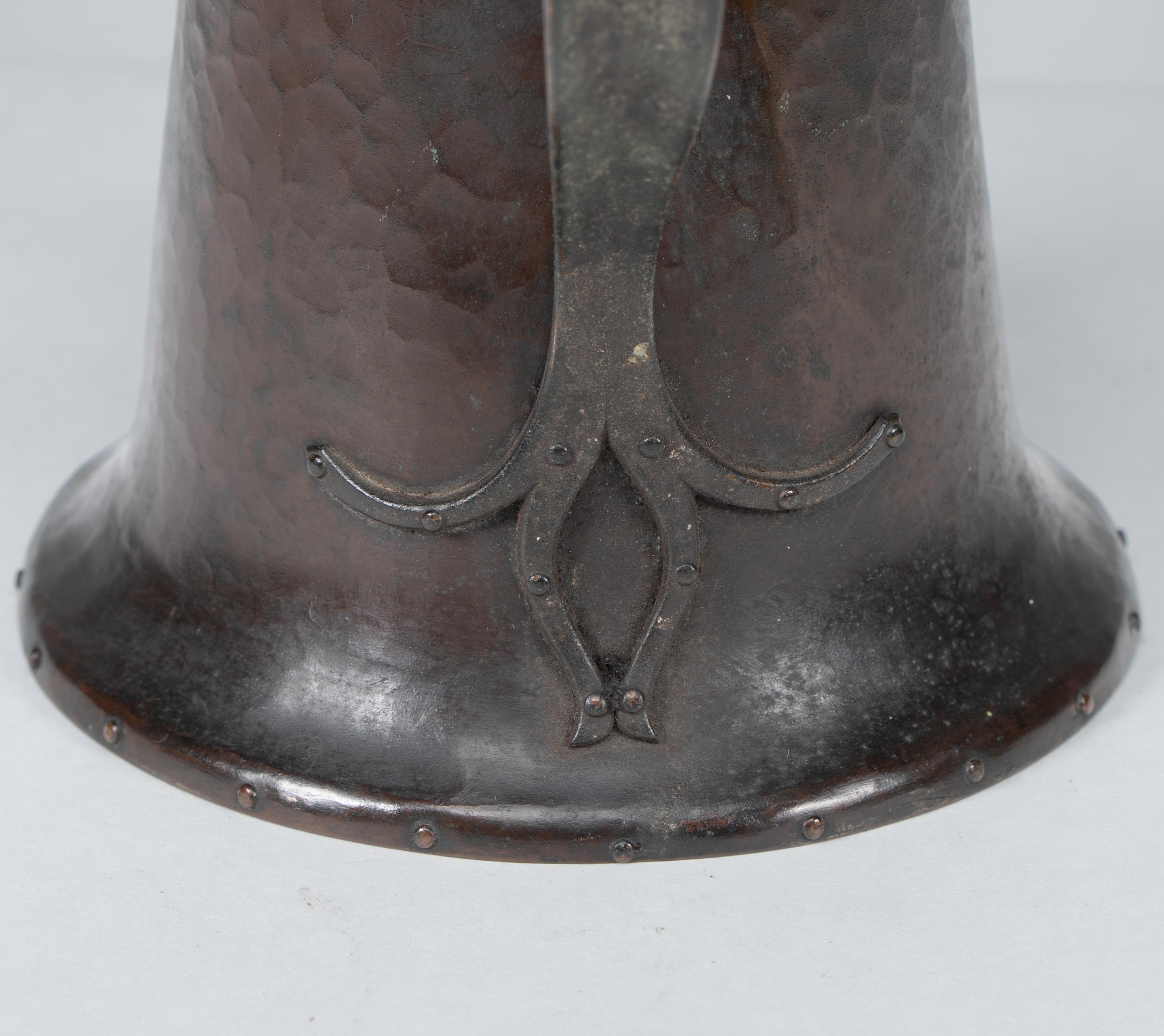 Arthur Dixon für das BGH. Ein handgehämmerter Kupferkrug aus der Zeit des Arts & Crafts im Angebot 7