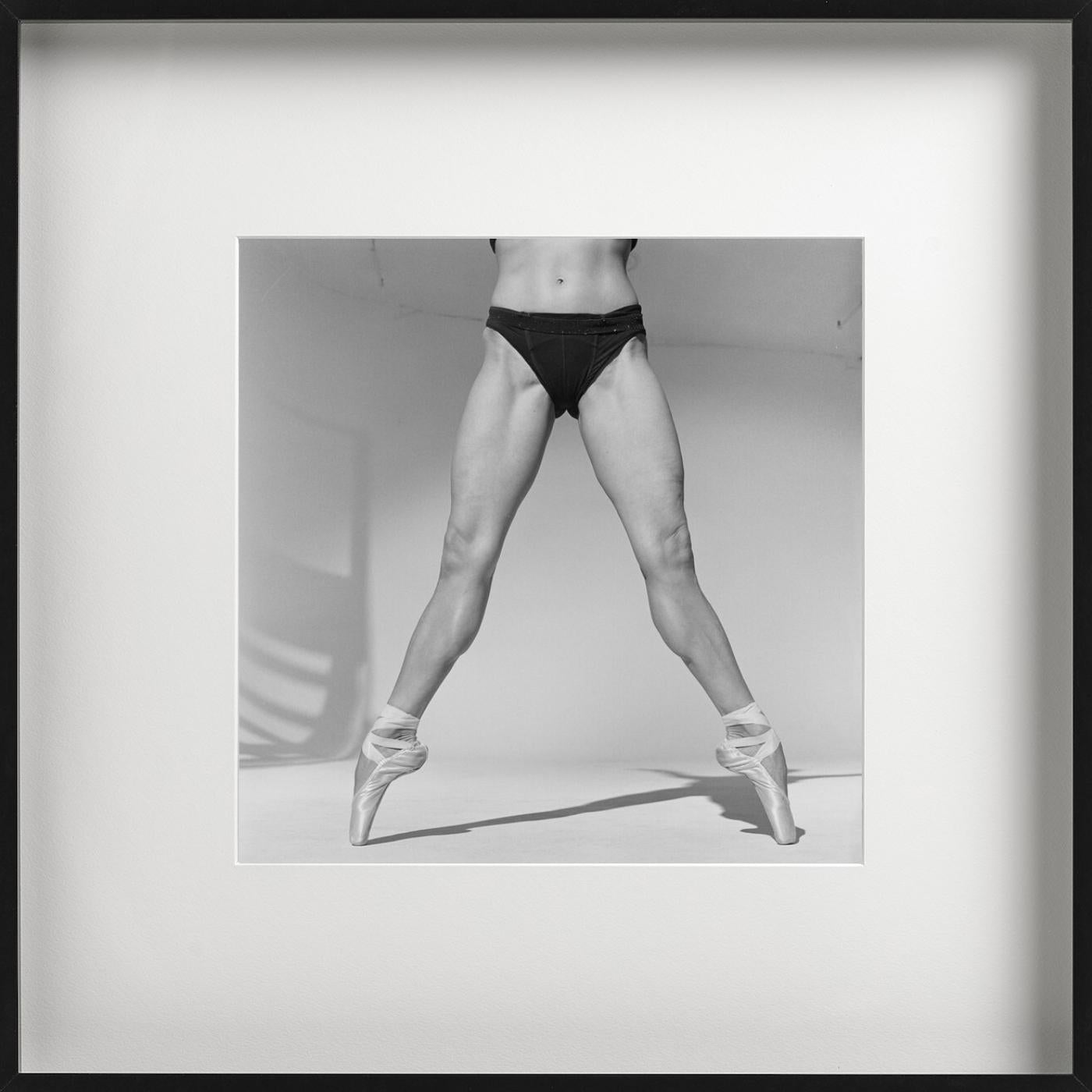 Ballet Legs, Wilhelmina Frankfurt, NYC - Fotografia artistica, 2001 - Figurative Photograph Grigio di Arthur Elgort