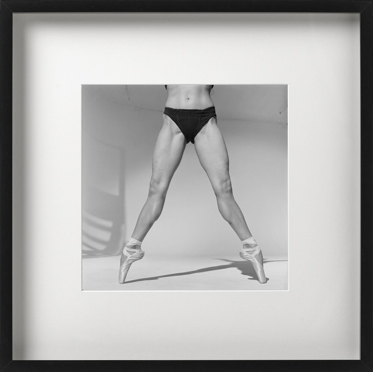 Ballet Legs, Wilhelmina Frankfurt, NYC - Fotografia artistica, 2001 in vendita 1