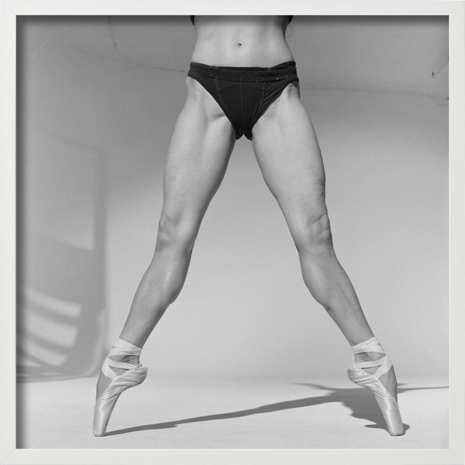 Ballet Legs, Wilhelmina Frankfurt, NYC - Fotografia artistica, 2001 in vendita 2