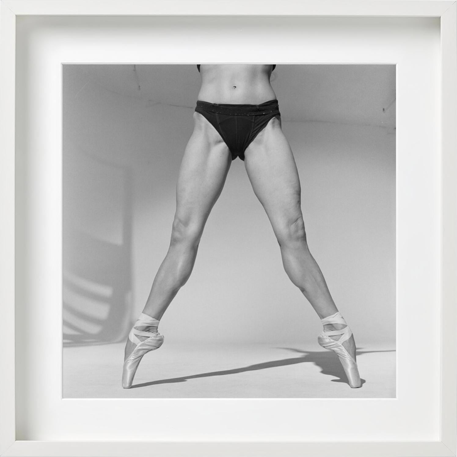 Ballet Legs, Wilhelmina Frankfurt, NYC - Fotografia artistica, 2001 in vendita 4