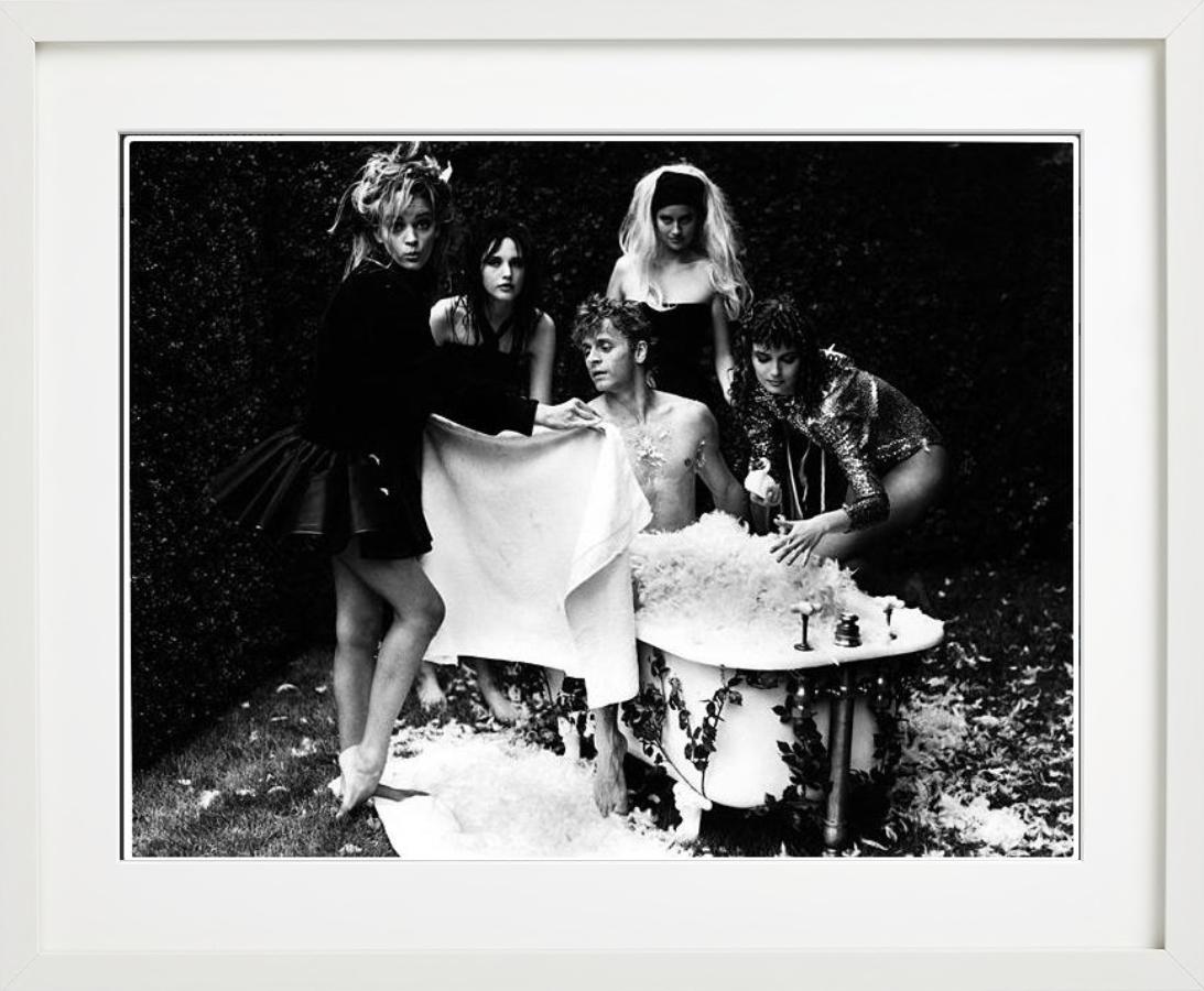 Mikhail Baryshnikov - Swan Prince : Bath in Feathers, photographie d'art, 1986 en vente 1