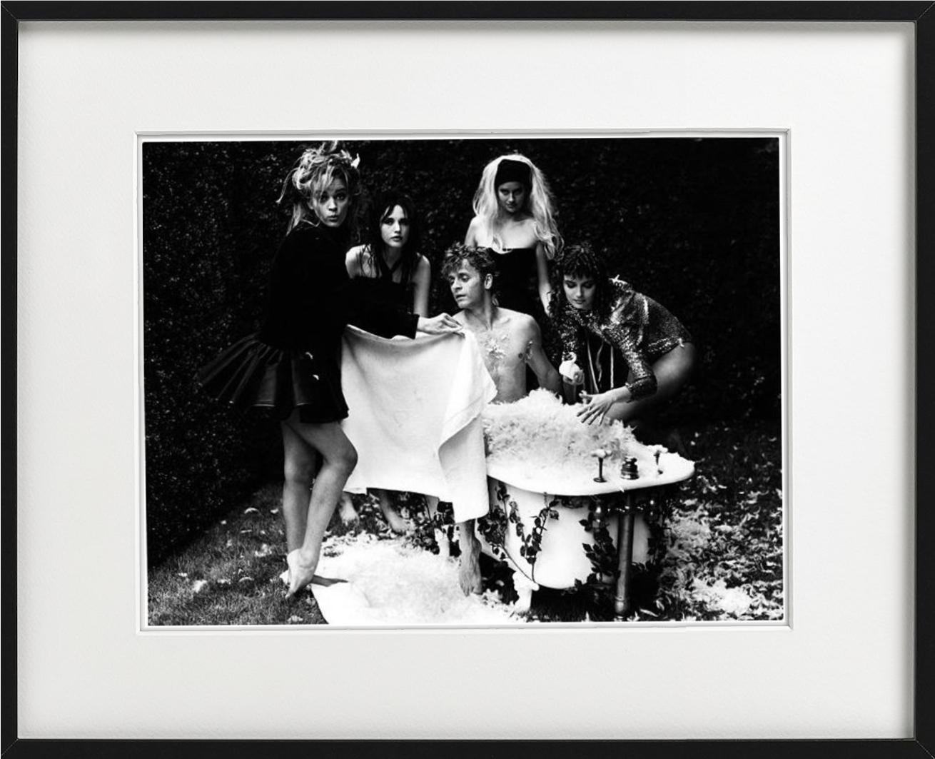 Mikhail Baryshnikov - Swan Prince : Bath in Feathers, photographie d'art, 1986 en vente 2