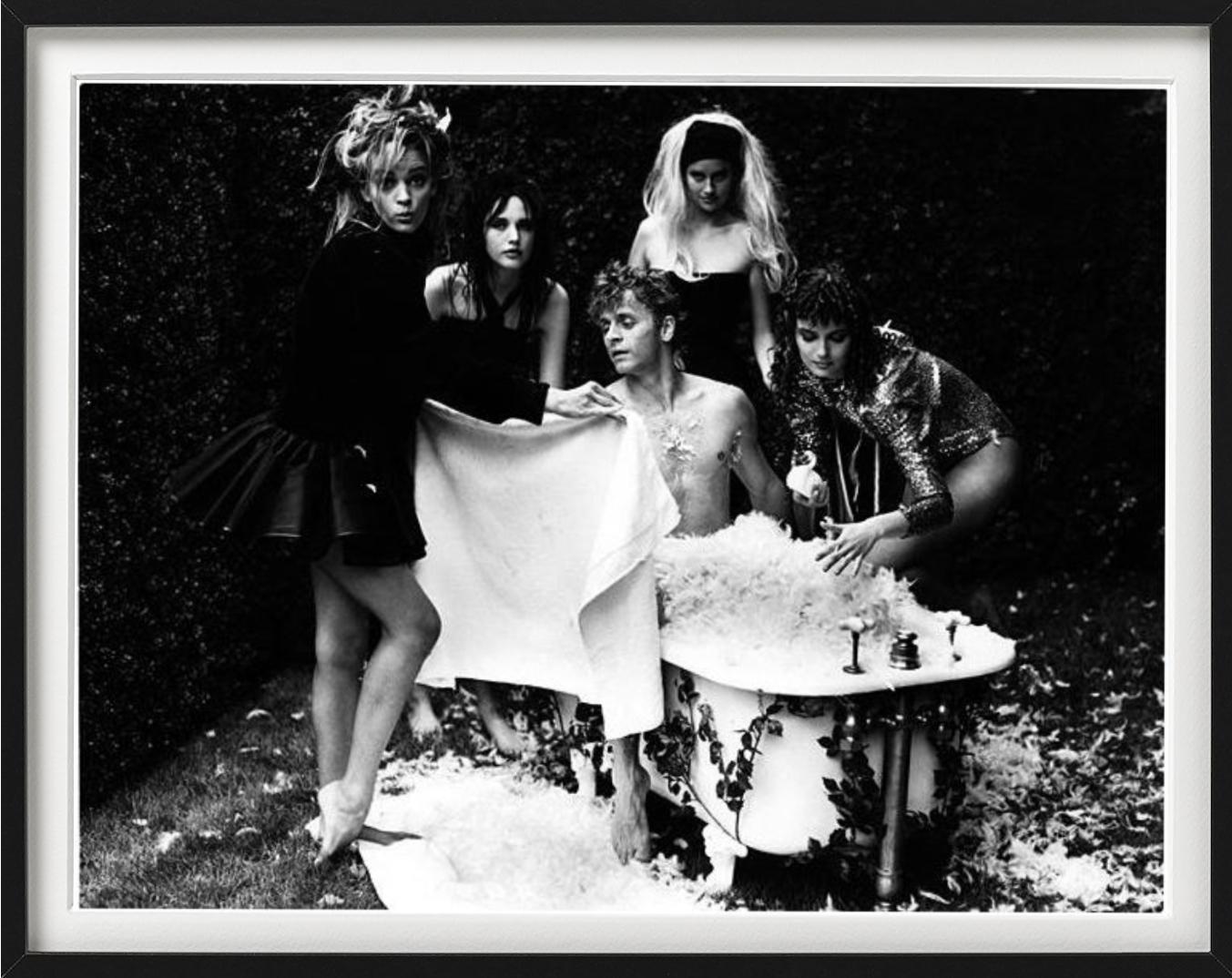 Mikhail Baryshnikov - Swan Prince : Bath in Feathers, photographie d'art, 1986 en vente 3