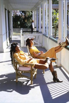 Christy Turlington und Naomi Campbell im Sitzen, limitierte Auflage, Kunstdruck