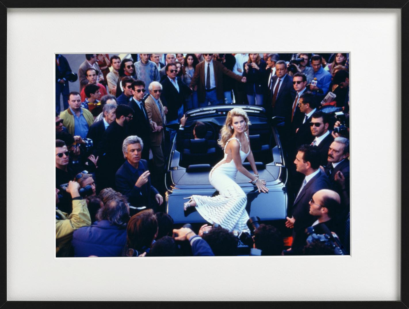 Claudia Schiffer per Valentino, Roma - Fotografia d'autore, 1997 - Photograph di Arthur Elgort