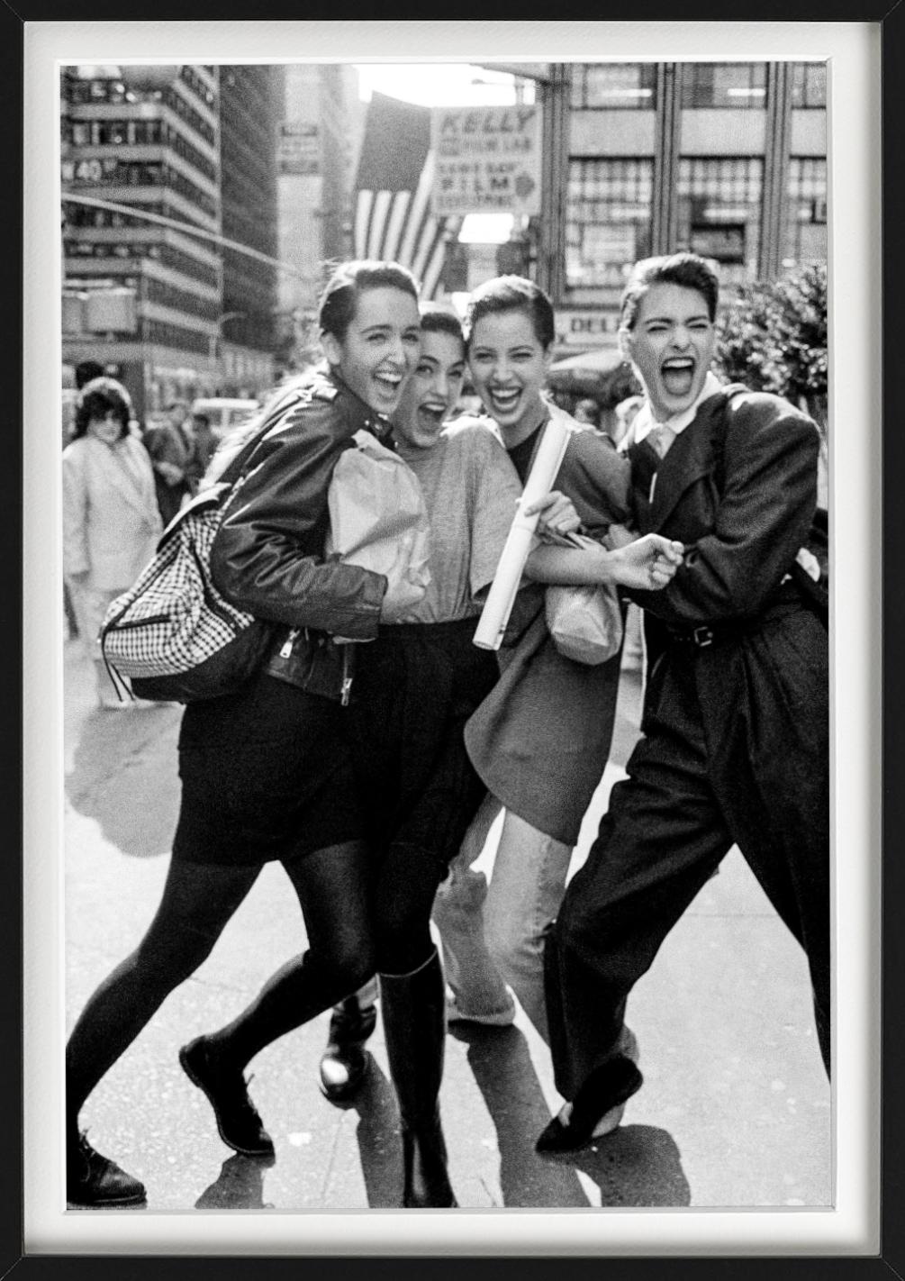 Gail Elliott, Yasmin Le Bon, Christy Turlington et Linda Evangelista, NY 1987 - Noir Black and White Photograph par Arthur Elgort