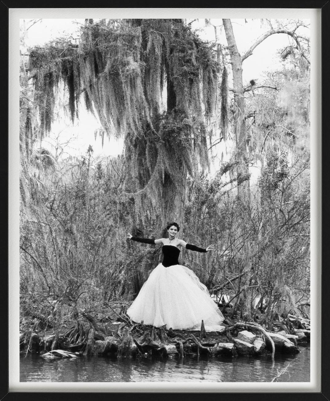 Helena Christensen, photographiée par Arthur Elgort pour le Vogue britannique.

Tous les tirages sont en édition limitée. Disponible en plusieurs tailles. Encadrement haut de gamme sur demande. Toutes les impressions sont réalisées et signées par