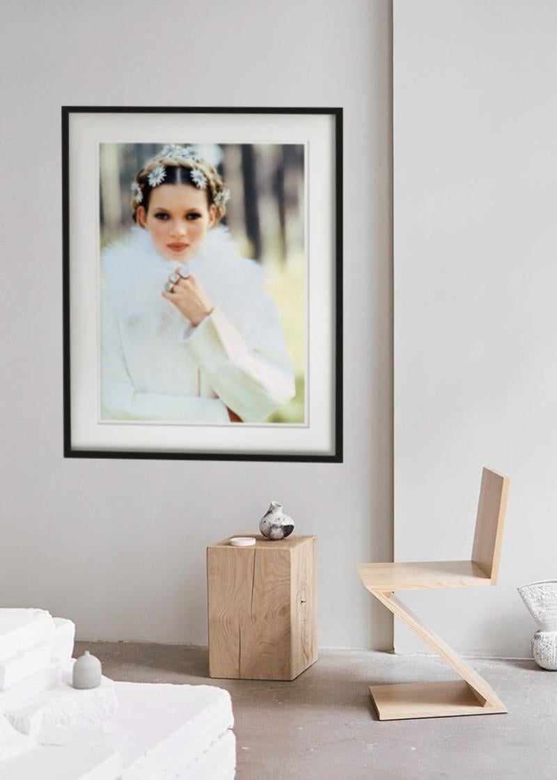 Kate Moss, para Vogue Italia, Fotografía artística, 1992 - Photograph Contemporáneo de Arthur Elgort