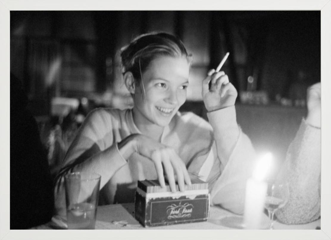 Kate Moss playing Trivial Pursuit - fine art photography, 1993 - Contemporary Photograph by Arthur Elgort