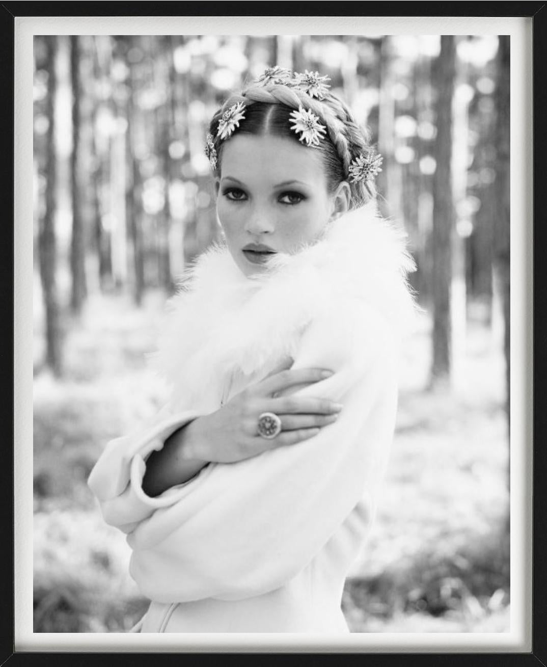 Kate Moss, Vogue Italia, Fine Art Photography - Gris Black and White Photograph par Arthur Elgort