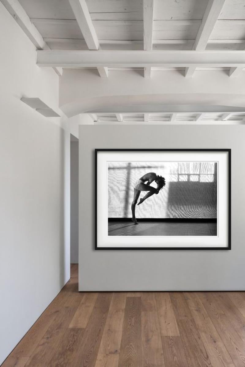 Lisa Durham, NYC, Nackte Tänzerin mit Lichttextur, Kunstfotografie, 1986 – Photograph von Arthur Elgort