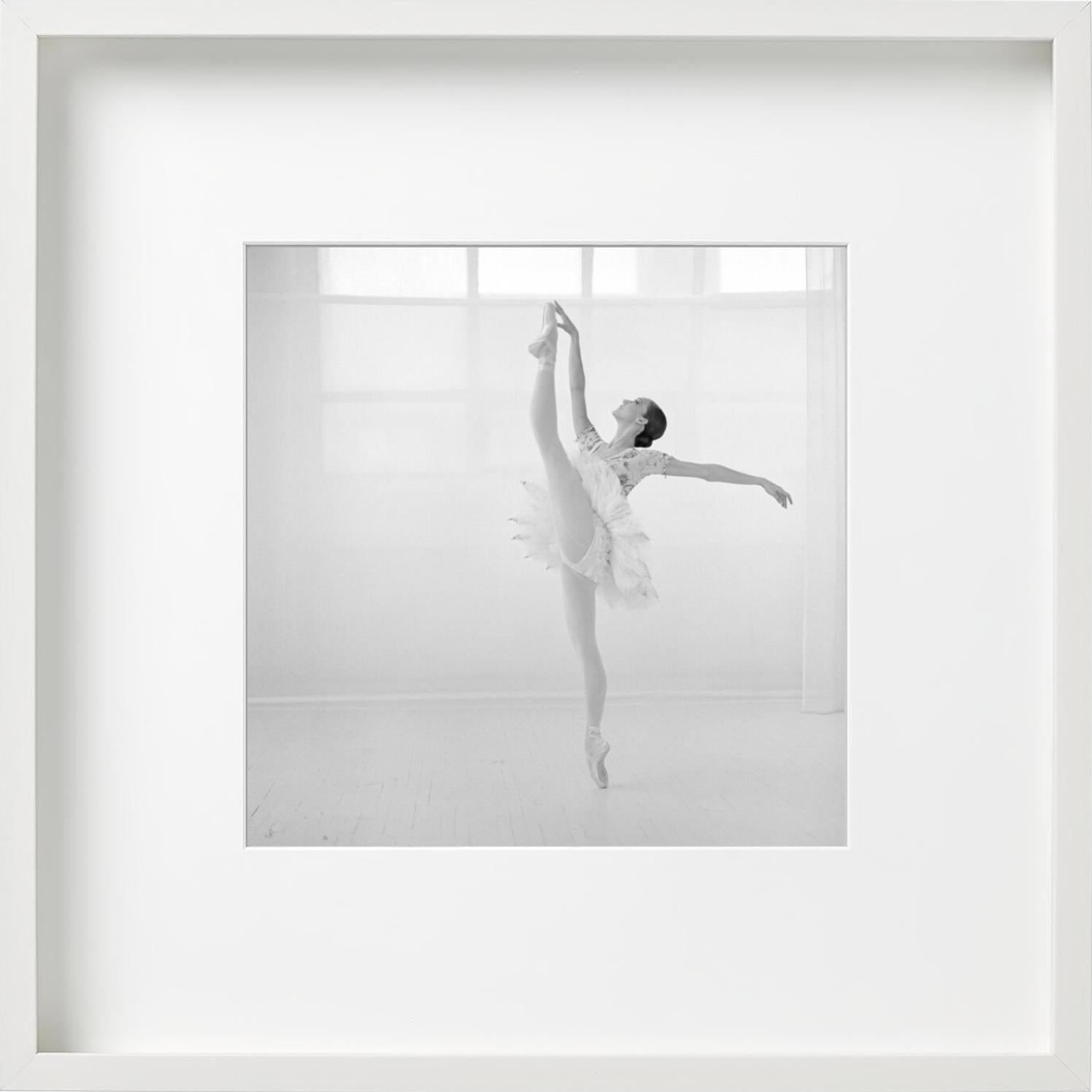 Maria Kowroski in Weiß, New Yorker Ballett, New York City, Ballett – Kunstfotografie, 1999 im Angebot 5