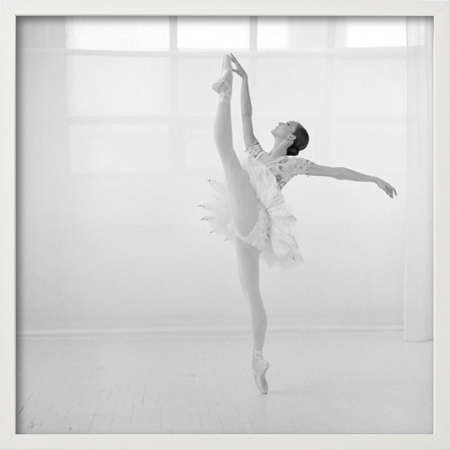 Maria Kowroski in Weiß, New Yorker Ballett, New York City, Ballett – Kunstfotografie, 1999 im Angebot 2