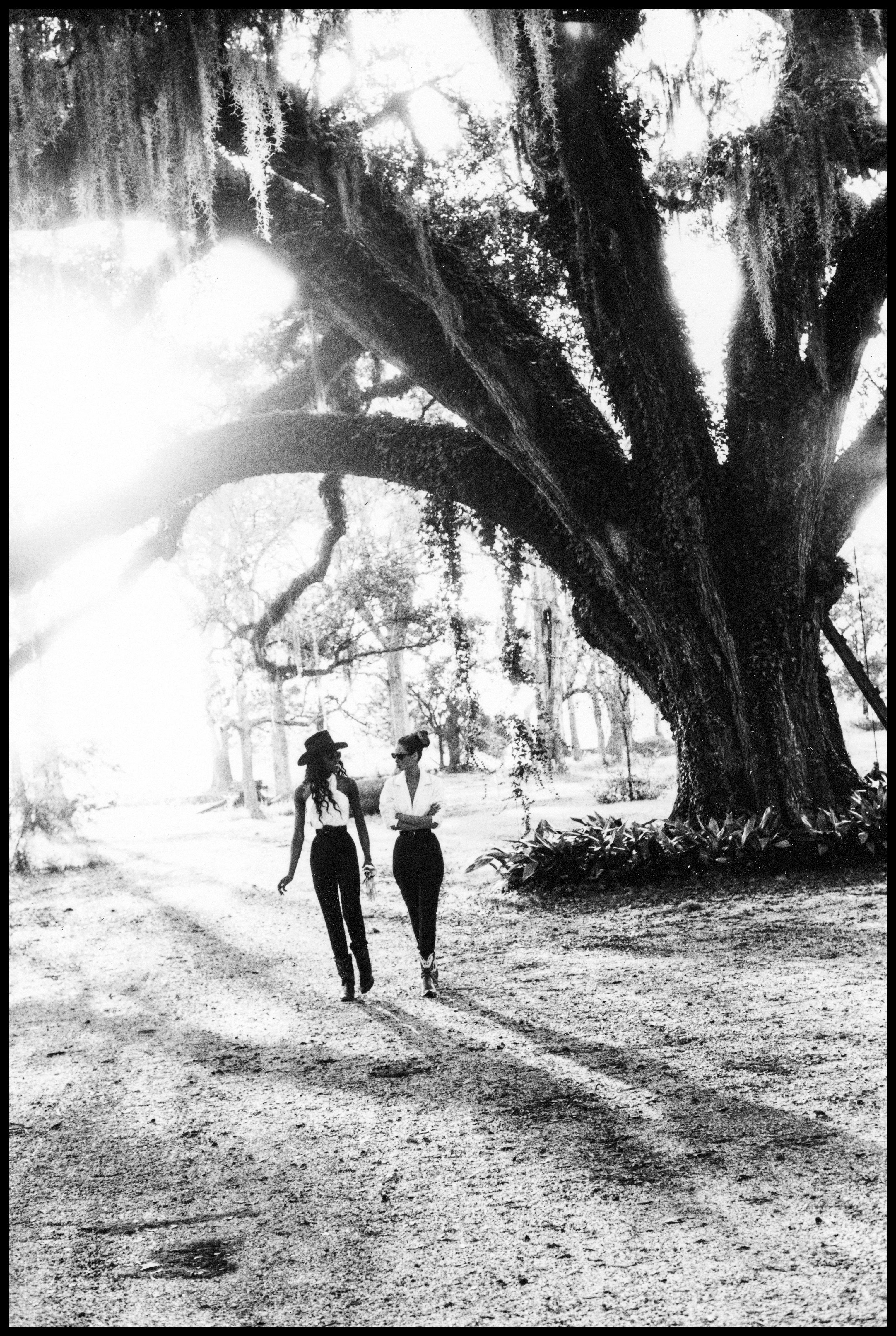 Arthur Elgort Portrait Photograph - Naomi Campbell and Christy Turlington, Parlange Plantation on False River, VOGUE