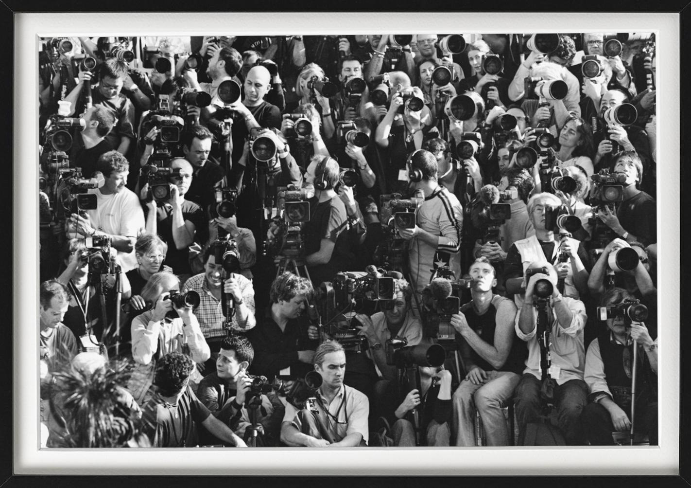 LV Photo Pit - Fotografi alla mostra di Louis Vuitton, Fotografia d'autore, 2003 in vendita 6
