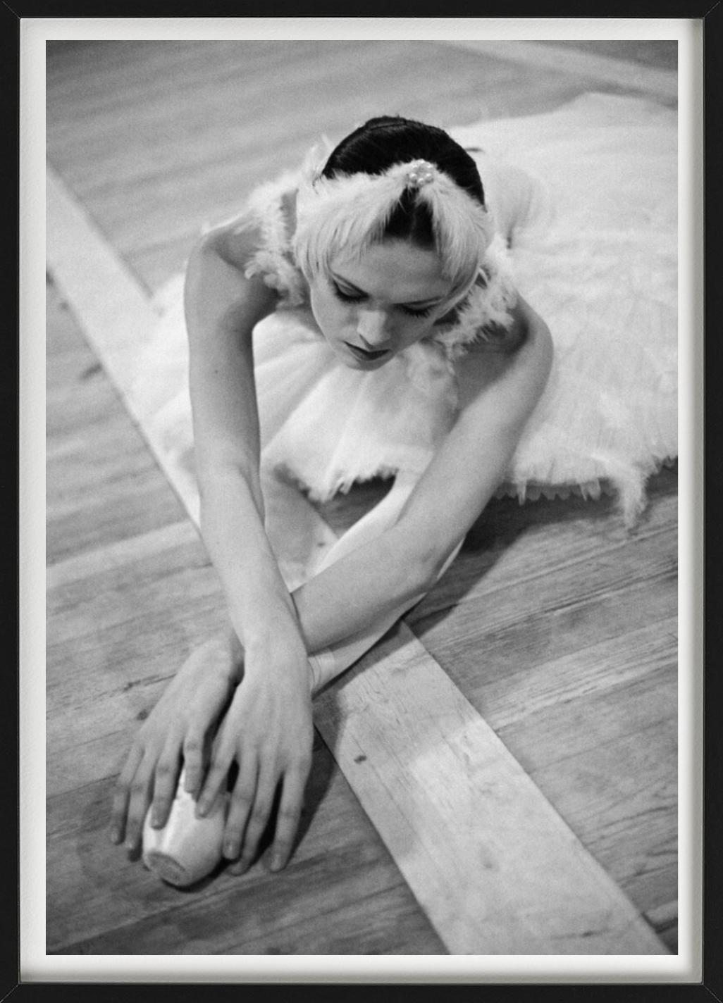 Ulyana Lopathkina à l'Académie de Russie de Vaganova, photographie d'art, 1999 - Photograph de Arthur Elgort