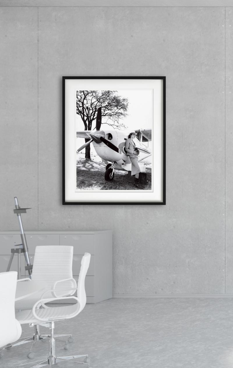 Keira Knightley apoyada en un avión, fotografía en blanco y negro, fotografiada por Arthur Elgort para VOGUE en 2007.

Todas las impresiones son de edición limitada. Disponible en varios tamaños. Enmarcado de alta gama a petición.

Todas las