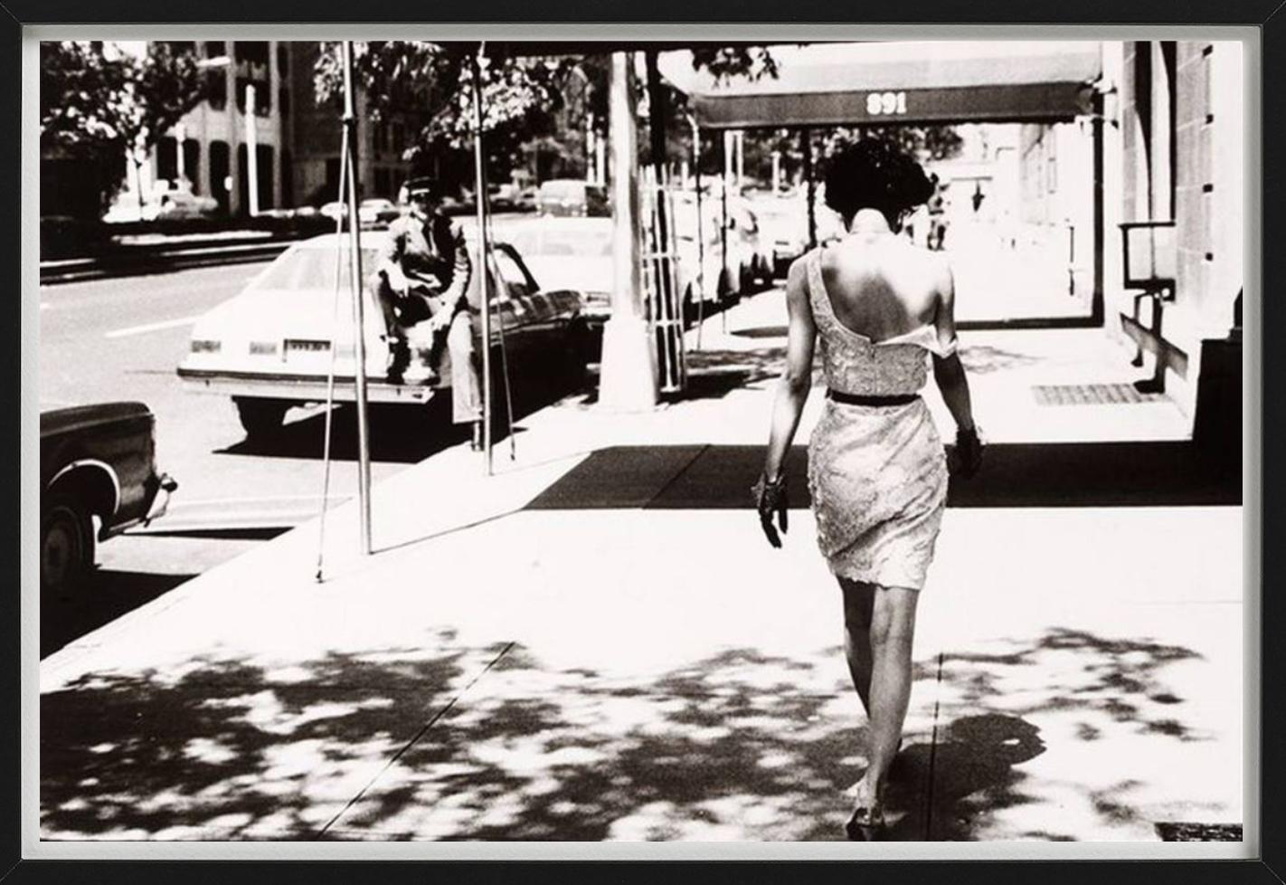 Wendy Whitelaw - Donna vestita per le strade di NY, Fine Art Photograpy, 1981 in vendita 3