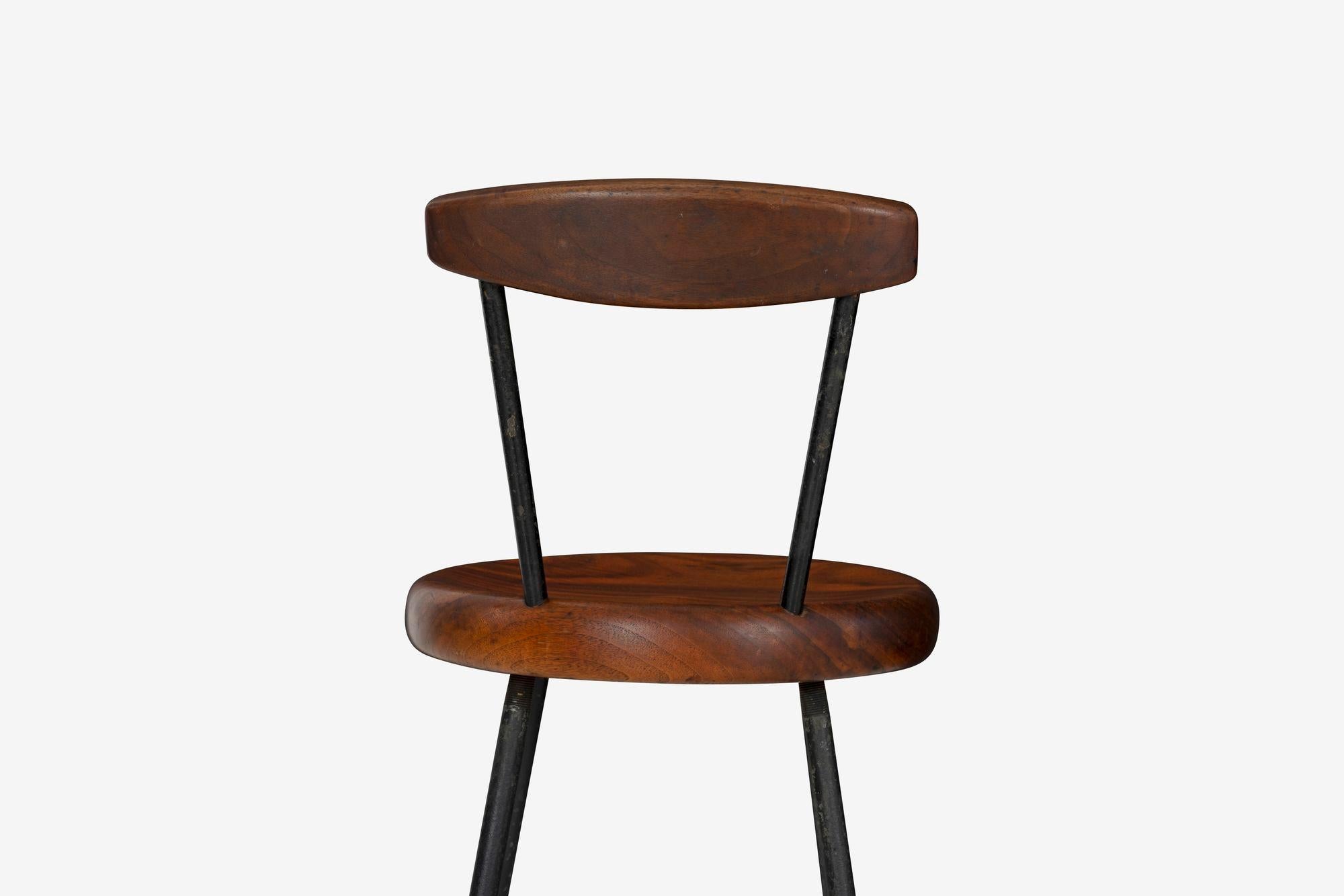 Fer forgé Arthur Espenet Carpenter Tabouret unique - Noyer et acier (circa 1965) en vente