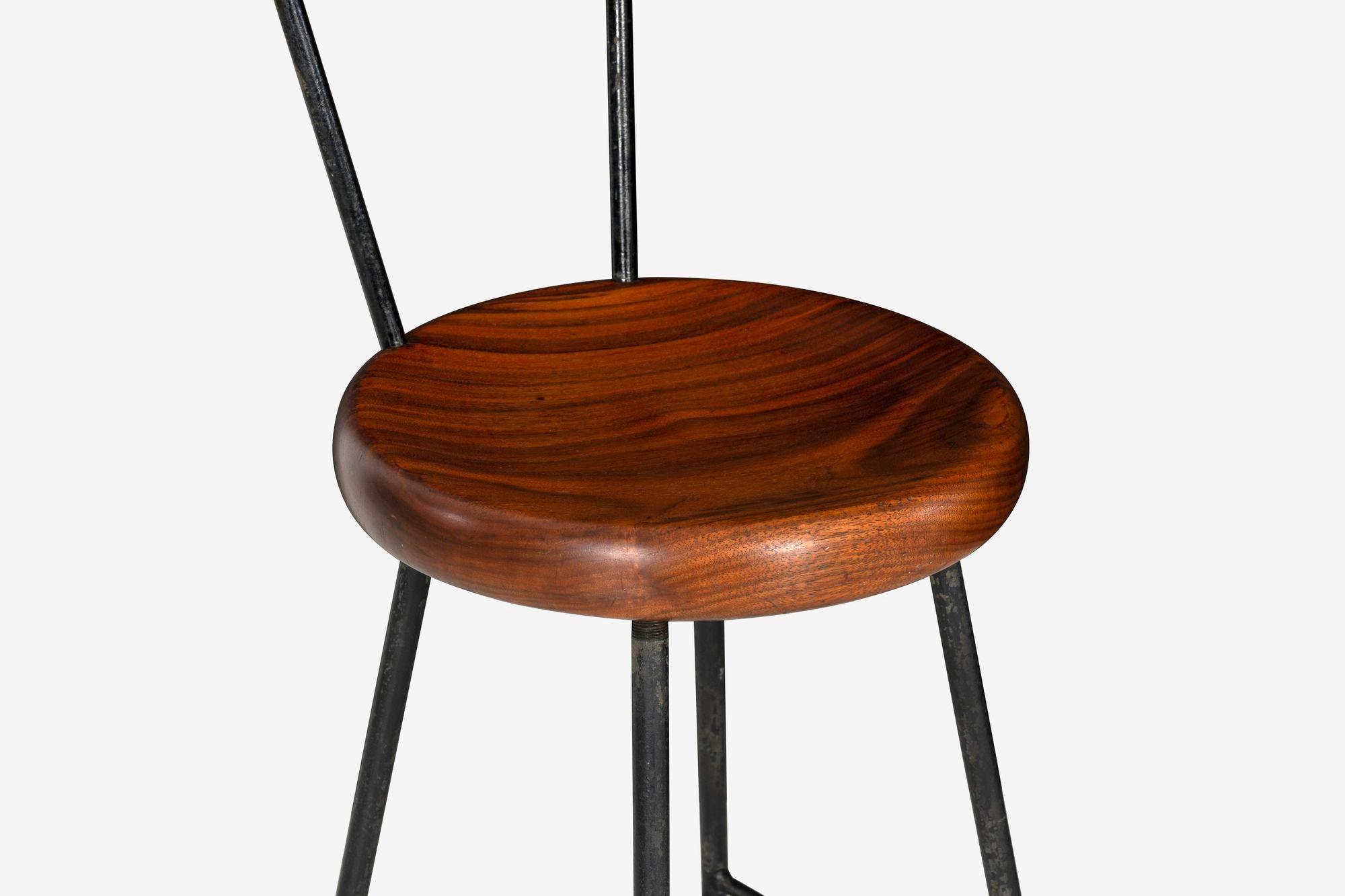Arthur Espenet Carpenter Tabouret unique - Noyer et acier (circa 1965) en vente 2