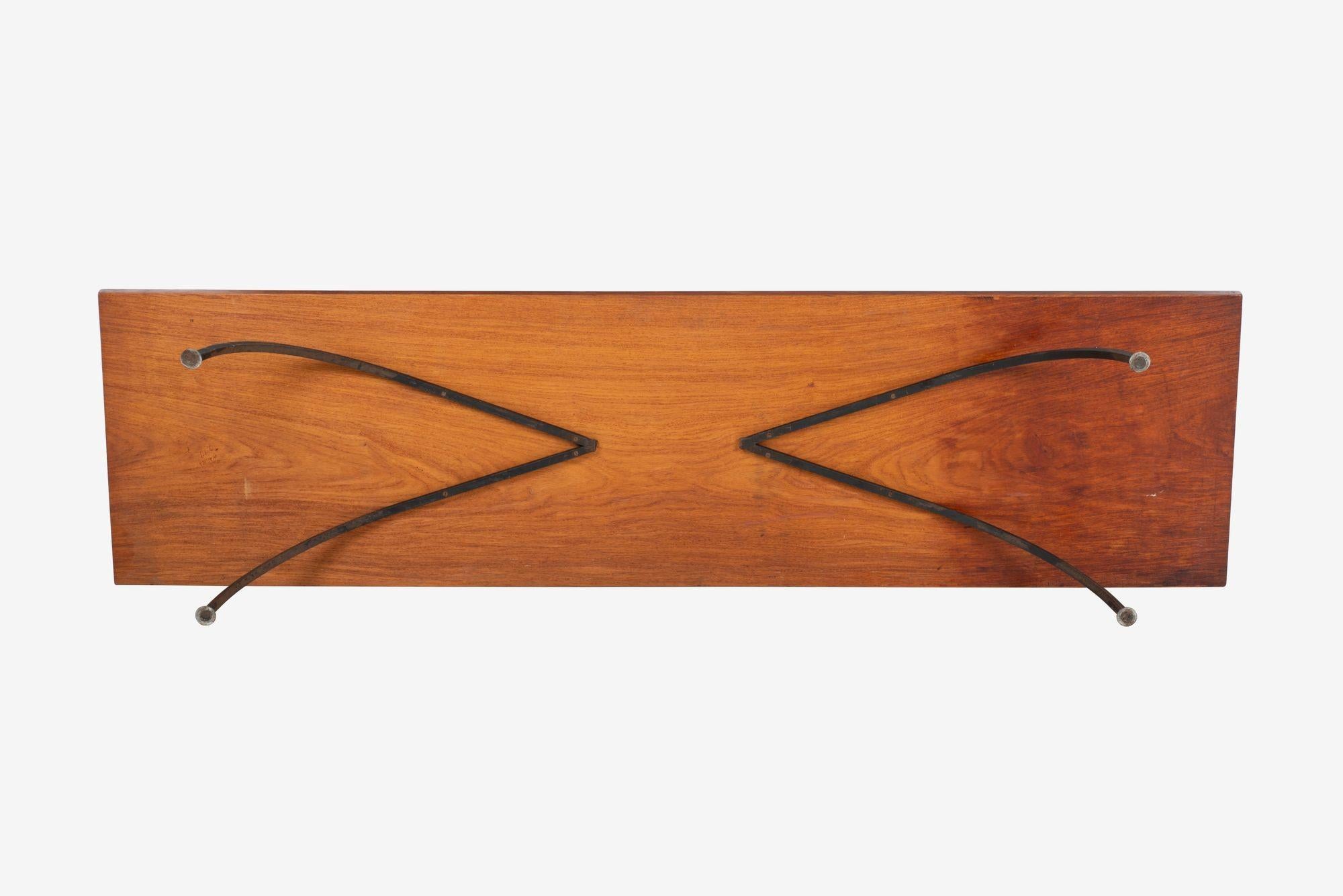 Table basse en fer forgé Arthur Espenet Carpenter en bois de Narra 1960 en vente 3